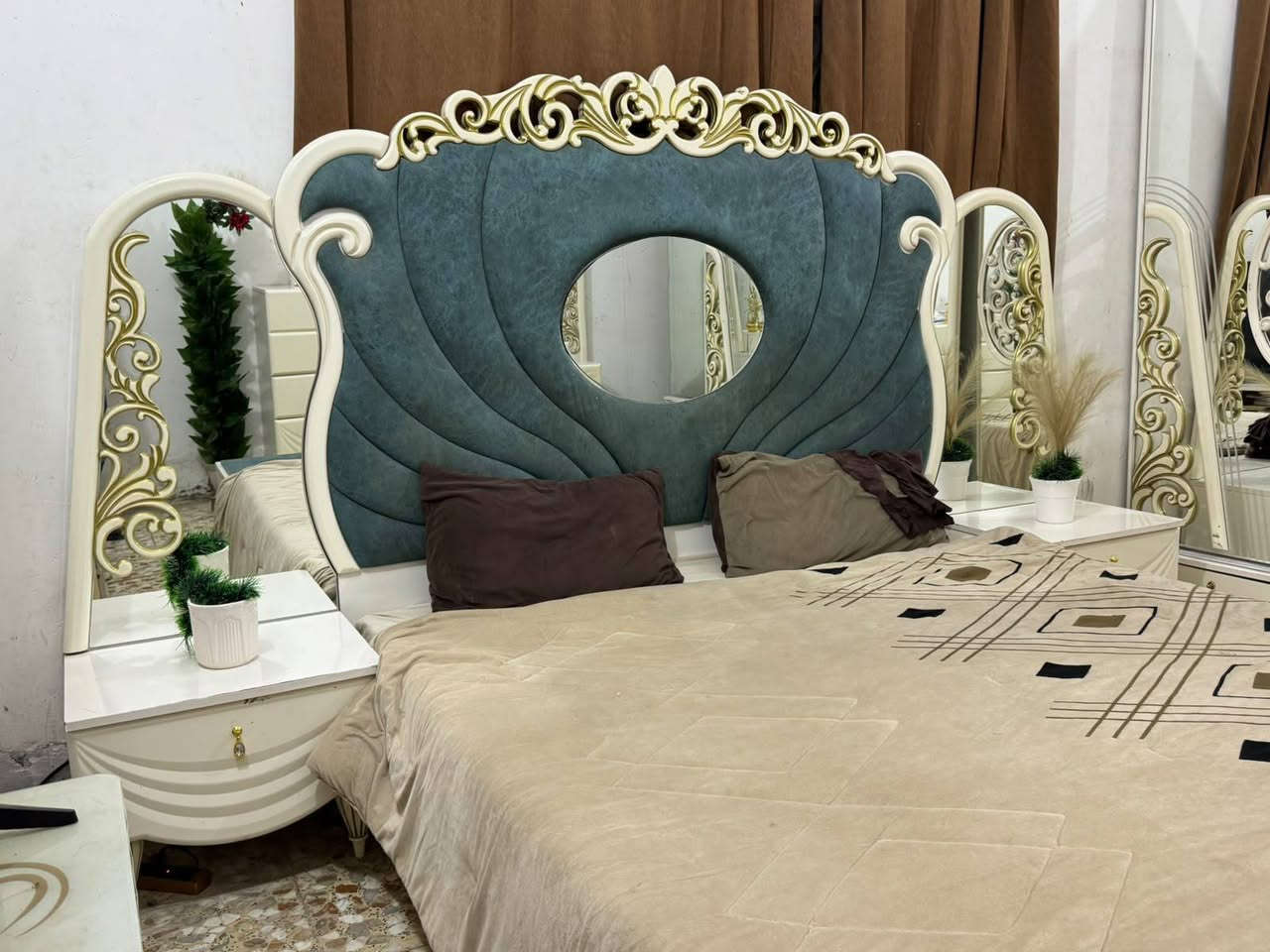 غرفه تركي نظيفه بدون ضرر السعر 700 وبيه مجال قليل مكان بابل قرب العاب المدهش م ***********
