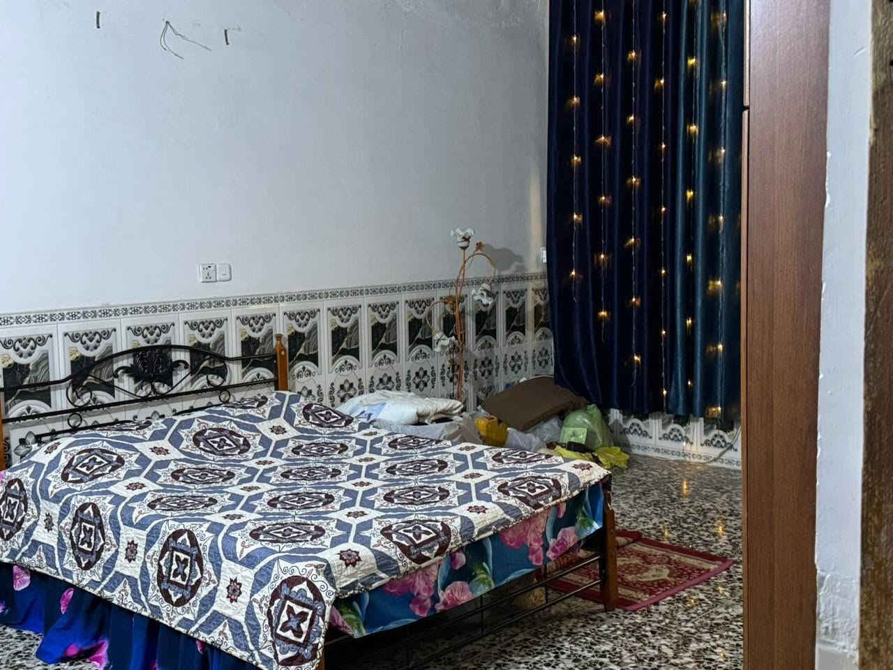 للبيع بيت تجاوز مشمول بل تمليك في الكرخ حي التراث 270 متر  غرفتين ومطبخ وهول وحمام داخلي وحمام خارجي ومخزن ومساحه خلف البيت قابله للبناء ومي وكهرباء السعر 36 مليون وبي مجال للشراي استفسار واتساب *********** لا ايجار ولا اقصاد فقط بيع
