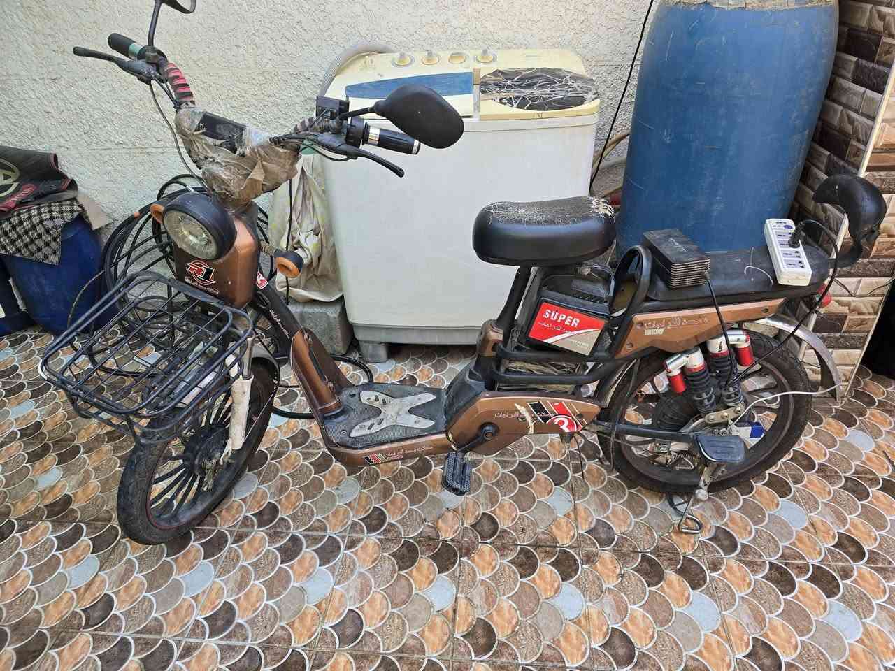 ماطور شحن للبيع حجم كبير نسبيا مابي اي خلل يمشي هواي بالشحنه الوحده وبي اربع سرع وبسعر مناسب للاستفسار ***********
