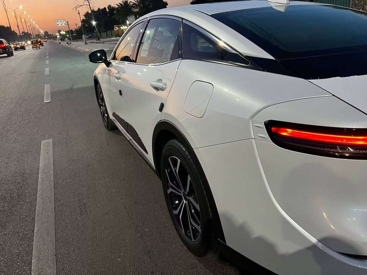 من رخصة الأدمن
مكاني بغداد 
​تويوتا كراون (Toyota Crown) موديل خليجي  2023 للبيع

​المواصفات والإستيراد: وكالة عبد اللطيف جميل (خليجي)

​الفئة: بريميوم (فول مواصفات)

​الرقم: بغداد (باسمي شخصياً)

​المشي: 42,000 كم حقيقي

​الحالة والكفالة: السيارة مكفولة كفالة عامة من البارد، التبديل، والصبغ (شرط الفحص)

​المواصفات التفصيلية (بريميوم):

​محرك 2500 cc هايبرد

​فتحة سقف

​5 كاميرات محيطية

​رادار محيطي متكامل مع نظام حماية وأمان

​زراق لايت (رشاشات غسيل المصابيح الأمامية)

​زراق ماء على الكاميرا الخلفية

​نظام المراية الذكية (البرورايز)

​دخول ذكي (بصمة على الأربع أبواب)

​نظام صوتي فاخر من JBL

​مقاعد جلد فاخرة مع خاصية التبريد

​شاشة عرض وسائط بحجم 12.3 إنش وشاشة عدادات رقمية 12.3 إنش

​دعم Apple CarPlay و Android Auto لاسلكياً وشاحن لاسلكي

​تحكم كهربائي كامل بالمراتب

​نظام تكييف أوتوماتيكي ثنائي المناطق مع فتحات خلفية

​إضاءة أمامية وخلفية Full LED

​تشغيل المحرك عن بُعد

​للاستفسار والتواصل: 
***********  علي
