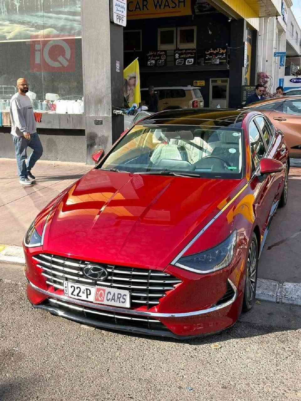 السلام عليكم 
السعر 185 بيها مجال بسيط 

سوناتا 2023 هايبرد 
لون ماروني 
السياره فول مواصفات بمعنى الكلمه 
شنو يجي ببالك من مواصفات  بالسوناتا موجود بيه
وارد امريكي الضرر موضح في الصور فقط لا غير 
رقم اربيل راعيها بالبصر
المواصفات 

- بانوراما كبيره
- محرك 2000 هايبرد ( شحن + بانزين )
- تتقدم وترجع بالبصمه 
- تشغيل عن بعد
- بصمه تشغيل + ابواب + جنطه 
- دخول ذكي 
- جنطه تنفتح من تتقرب عليها تلقائي 
- اوتو بارك 
- داتا شو 
- تدفئه وتبريد بلاديه شرط تبريد ثلج 
- مناخ منفصل 
- عند الاتصال بالهاتف يقل صوت الفان تلقائي 
- مقاعد جلد تدفئه وتبريد 
- كشنات كهرباء ثنينهن 
- كشن السائق خزن وضعيات قياده
- خمس كامرات محيطيه 
- تشغيل كامرات الجوانب مع الاشاره 
- هاند بريك بصمه 
- كير بيانو 
- شحن لاسلكي 
- لايت اربع عدسات زنون بلادي
- لد على طول الجنطه بلادي 
- جميع لايتات السياره لدات 
- قياده ذاتيه 
- رادار امامي وجانبي وخلفي 
- تحديد مسار 
- نقطه عمياء 
- شاشه وسطيه كبيره 
- كار بلي  بلادي 
- داشبول ديجيتل مع ٤ مودات للقياده 
- حساسات محيطيه بكل جوانب السياره 
- اوتو هولد 
- بردات خلفيه بلاديه 
- سماعات 12 سماعه من شركه BOSSمع دمامات بلاديه 
- اناره داخليه بلاديه 78 لون متغير 
- حساس تايرات 
- دواسات لون اسود بلادي 
- توقف ذاتي مانع تصادم 
- مانع انزلاق 
- ركن السياره تلقائي 
- دبل جام 
- والكثير من المواصفات فول الفول 
سياره نضيفه وجاهزه ما تذب عليها الف دينار مال جناي وعلى ايد وحده 
مكان السيارة البصرة
 للتواصل *********** واتساب او اتصال
