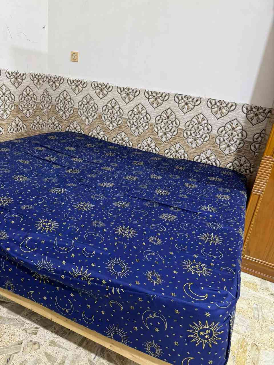 تخت  ودوشك جربايه نفير  سعر البيع 125بيه مجال الاستفسار على رقم ***********
