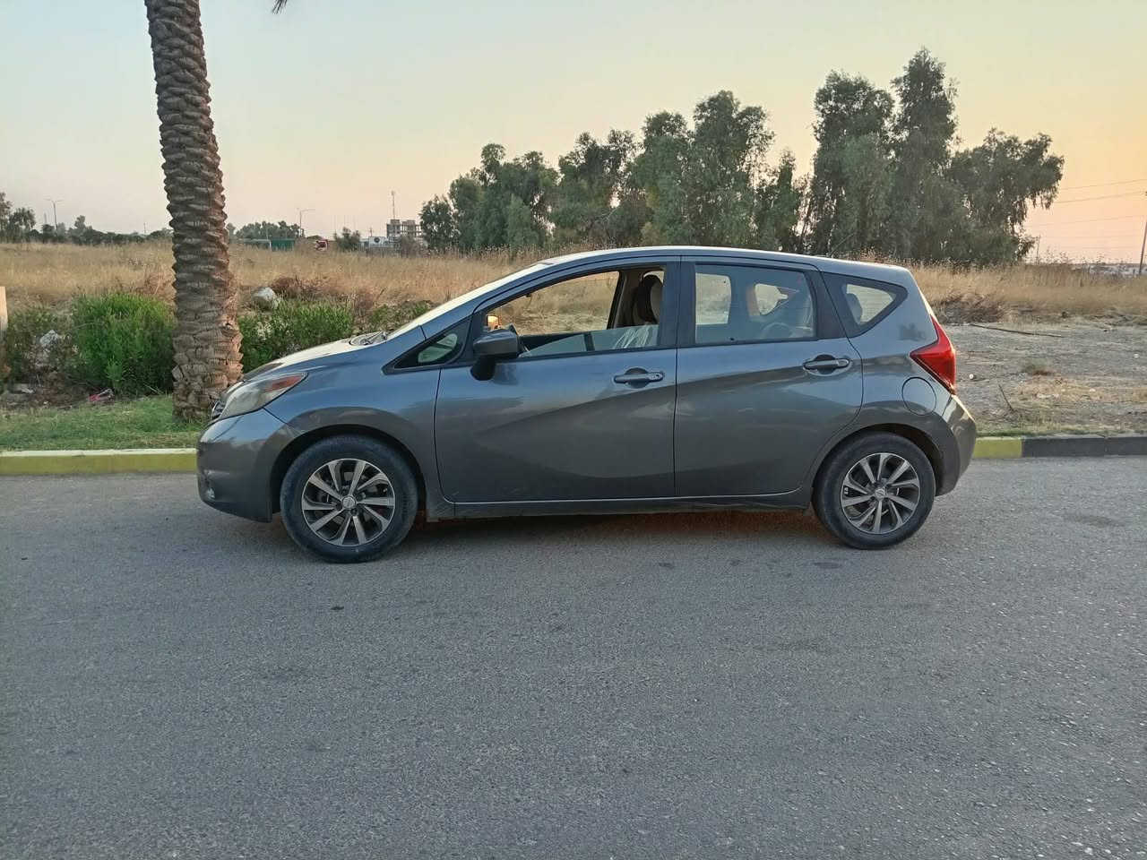 نيسان ڤيرسا نؤت مؤديل ٢٠١٦ . مواصفات  SV .. بلوتوث..كاميرا .. ABS ..هتد .. زؤر زؤر پاك ماوةتةوة.. گيرو مةكينةو تبريد و كارةبايات و توند و تؤلي و بةناوكردن و هةموو شتيكي بةشةرت .. كالبونةوةشي نيه هيچ شوينيكي ... سةنةوى و ژينگةى تا ٢٠٣٠ نوييه ..  تةنها يةك چاملغي پيشةوةى لاي سةكن بؤياغه و يةك لا شاصي گرتووه ..  نرخي (٨٠)و مجال .. شوين هةولير.. *********** .واتساب//
نيسان فيرسا نوت موديل ٢٠١٦ .. SV ..  كير و محرك و تبريد و تحويل و كل شي بشرط .. سنوي جديد حتي ٢٠٣٠ .. بيه واحد قطعة صبغ فقط طرف سكن و بيه داخل شاصي ..مكان سيارة اربيل .. سعره (٨٠) و بيه مجال .. *********** واتساب أربيل, العراق
