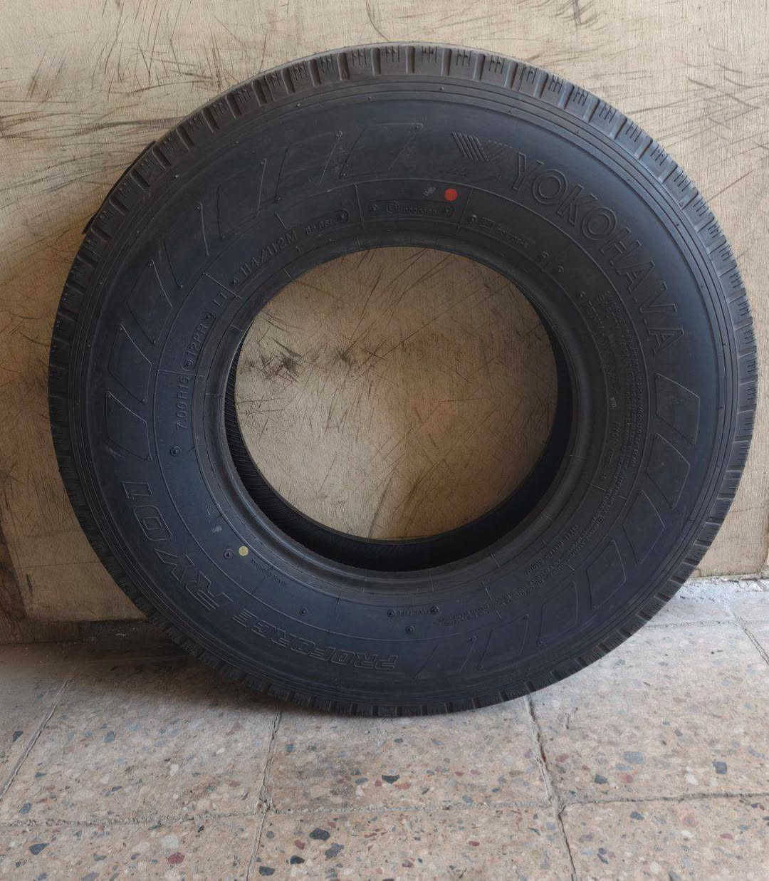 اطار ازوزة (ياباني) عرض خاص 🔥

نص مكتوب في الصور:
- صناعة يابانية MADE IN JAPAN YOKOHAMA اطارات يوكوهاما اليابانية - جودة عالية تدوم طويلاً اطار يوكوهاما 700/15 12 طبقة متانة عالية مقاوم للقطع والتققوب والتآكل أداء ثابت وآمن على الطرق السريعة والوعرة ثبات وتحكم ممتاز راحة في القيادة وفرملة فعالة استخدام للعجلات 15 x 5.50F وزن الاطار 21 - 23 KG (تقريبي) قدرة التحمل حتى 3075 كغ للإطار الواحد مؤشر الحمولة 121 / 120 (حتى 1450 كغ للإطار) ضغط التشغيل 830 KPa (120 PSI) عرض خاص جداً كمية محدودة وقليلة القطر الكلي 765 مم (تقريبي) عرض المطع 198 مم (تقريبي) العمق المداس 13.0 - 12.0 مم (تقريبي) السرعة القصوى 120 كم/س (Speed Rating L) رمز النقشة RY01 تصميم متطور يوفر ثباتاً وقيادة مريحة نقشة الاطار نقشة Rib (مضلوع) أربع خطوط مستقيمة لثبات عالي وتآكل منتظم الشاحنات الخفيفة Mitsubishi Canter Isuzu Elf / NPR / NKR Toyota Dyna Nissan Atlas Hyundai Mighty Fuso Canter Hino Dutro Chevrolet N-Series JAC Light Trucks Foton Aumark الحافلات والباصات Toyota Coaster Mitsubishi Fuso Rosa Nissan Civilian Hyundai County Isuzu Journey سيارات النقل البيك أب الكبيرة Toyota Land Cruiser Pick-up Nissan Patrol Pick-up العراق - بغداد - الكرادة - طريق معسكر رشيد - مجمع مشن للاطارات والبطاريات *********** للإستفسار واتساب ***********