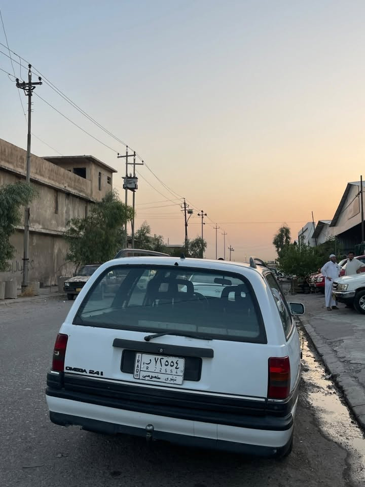 للبيع 
اوبل اوميكا 1993  حجم 20 السياره حيل نضيفه على ايدي محرك كير شرط السعر 35 وبيها مجال وترهم بالاقساط  مكاني الموصل 
للتواصل ***********
