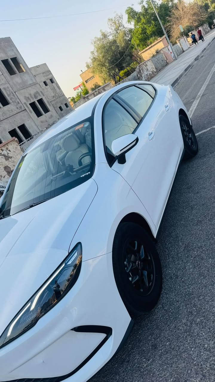 BYD 2025 السياره مرقمه وجاهزه ماشيه 20 الف فقط بيها فقط شخط بارد بالبونيد موضح بالصور وموجود الفحص ايضاً والباقي مكفول شراي خابر ‭***********‬ السعر 137 كركوك, العراق
