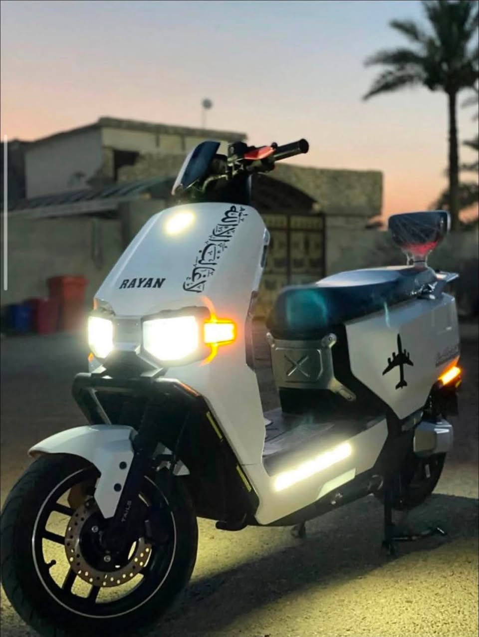 دراجه ريان وحش الكون معروفه مواصفاتهه سرعتهه 100 بطارياتها كرافين نضافه 95 السعر 800 
+964 772 254 5988
