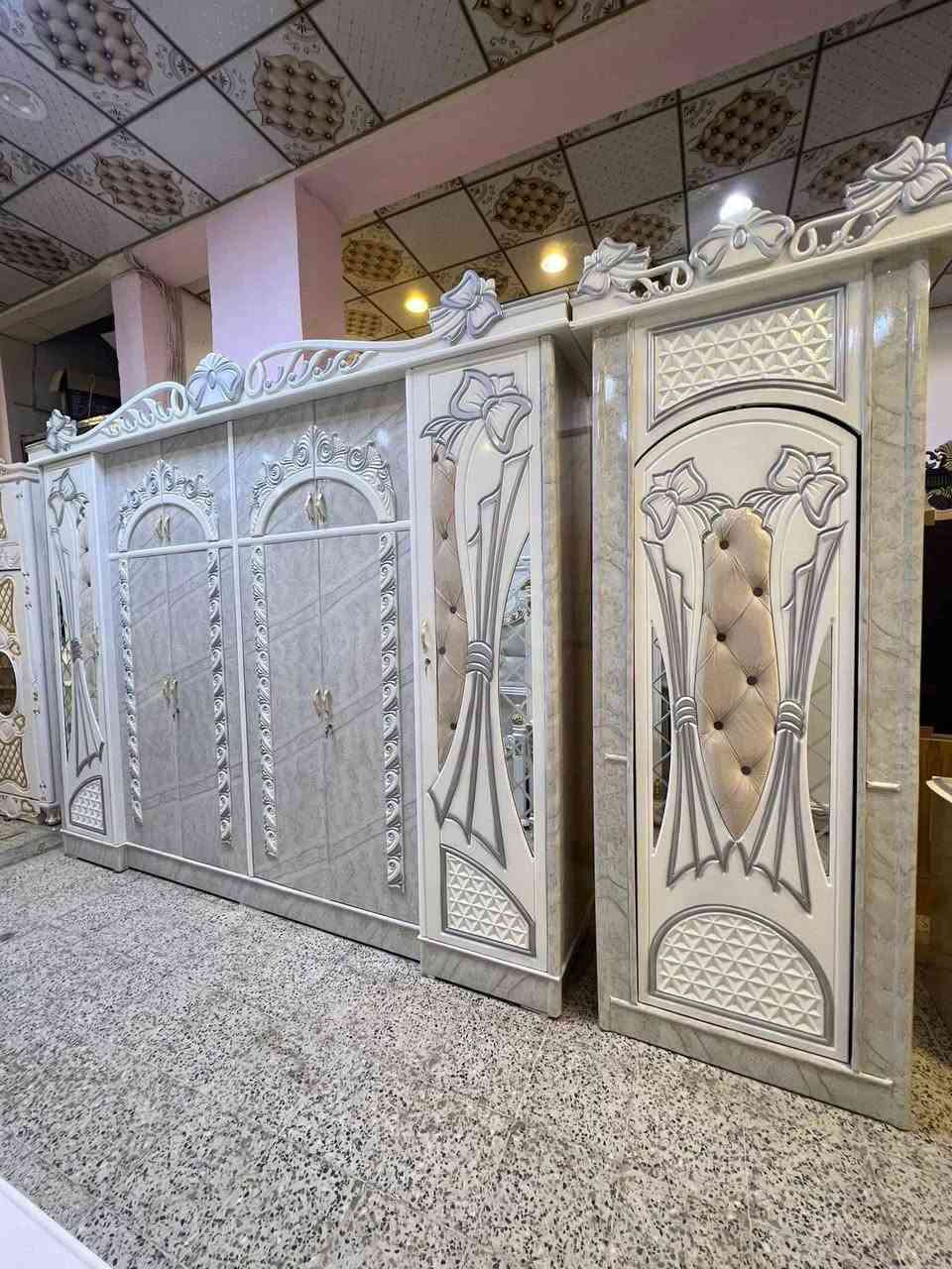 السلام عليكم غرفة 8 قطع للبيع نضافته 90% وبيه ضرر بالملحق مال كنتور 
عنوان بغداد البلديات
***********
***********
السعر مليون و600الف وبيه مجال قليل بغداد, العراق
