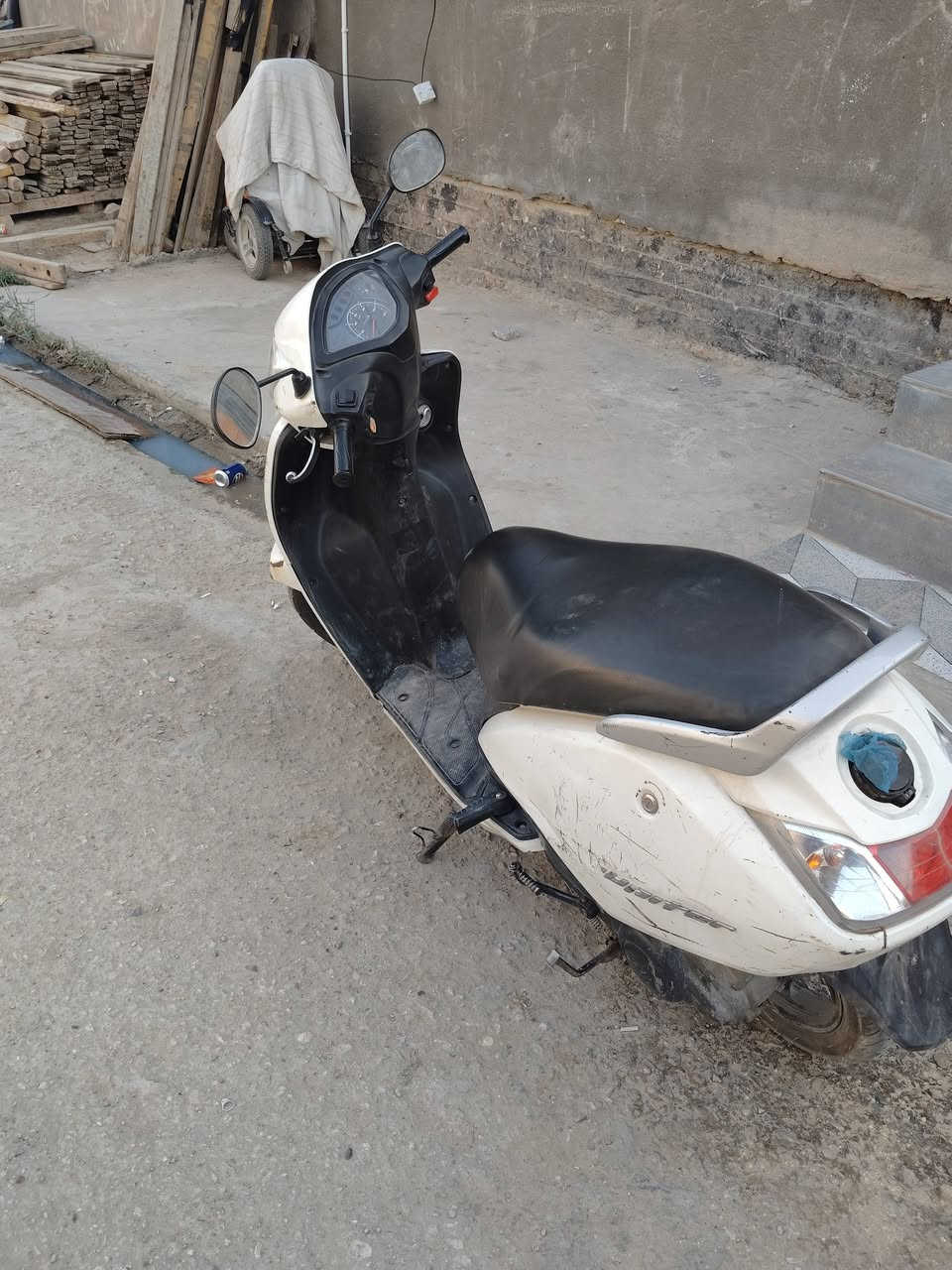 للبيع دراجه مامفتوحه. نوعهه هندي كلهه شغاله سلف هندر كهربائيات سعرها 650 وبيها مجال ***********
