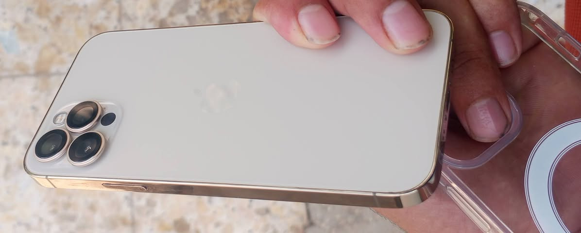 ايفون ١٢ برو • شاشة مبدلة • بطارية اصلية