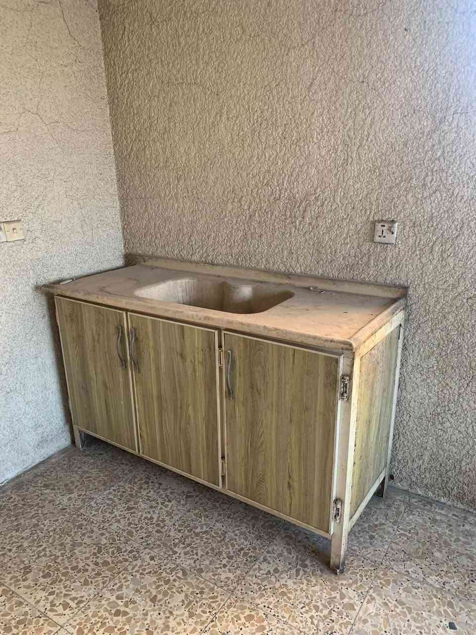 كاونتر البيع ويا السنك ابس بي ضربه بل نص وسنك مرمر كاونتر جديد الايلون بعده بي مكاني خطيب الزراعي بيت ثويني 
***********
