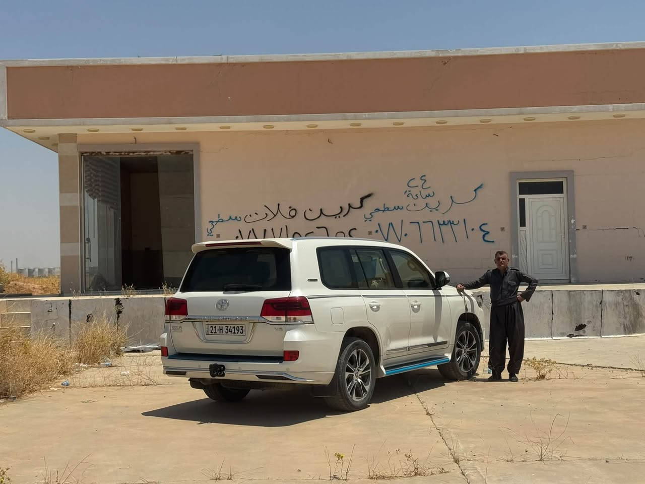 سلام عليكم للبيع مطعم طابو زراعي سند 25 قابل للتصرف 6دوانم جاهز للعمل مع كل ملحقات  ساحه التشحيم و صالون حلاقه ومحلات بنچرجي مع أدوات   بدون اي نقص لاستفسار اتصل على ارقام التالي ***********/.      ***********

