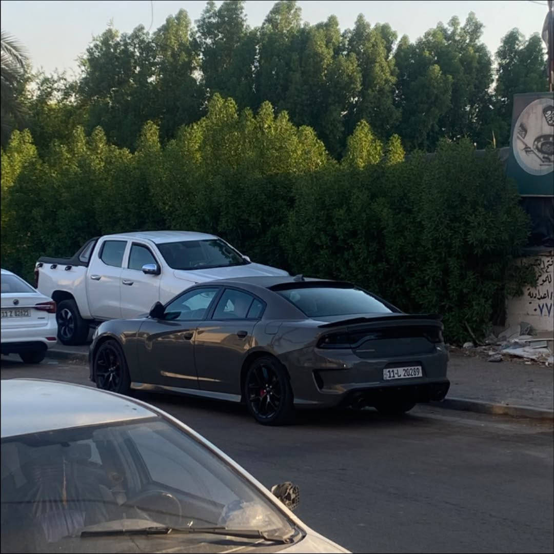 السلام عليكم … جارجر SXT محدثه SRT وايد بدي بدون نفخات ماشيه 31 مايل موديل 2023 السيارة نضيفه تاخذها ما تصرف عليها شي حادثها جاملغ خلف السايق و مبدل صندوك  و بدون شواصي و بدون حوض و بدون ايرباكات السياره 6 سلندر و نشطه ما شاء الله سعرها 240 و بيها مجال الشراي يتصل على الرقم ***********
