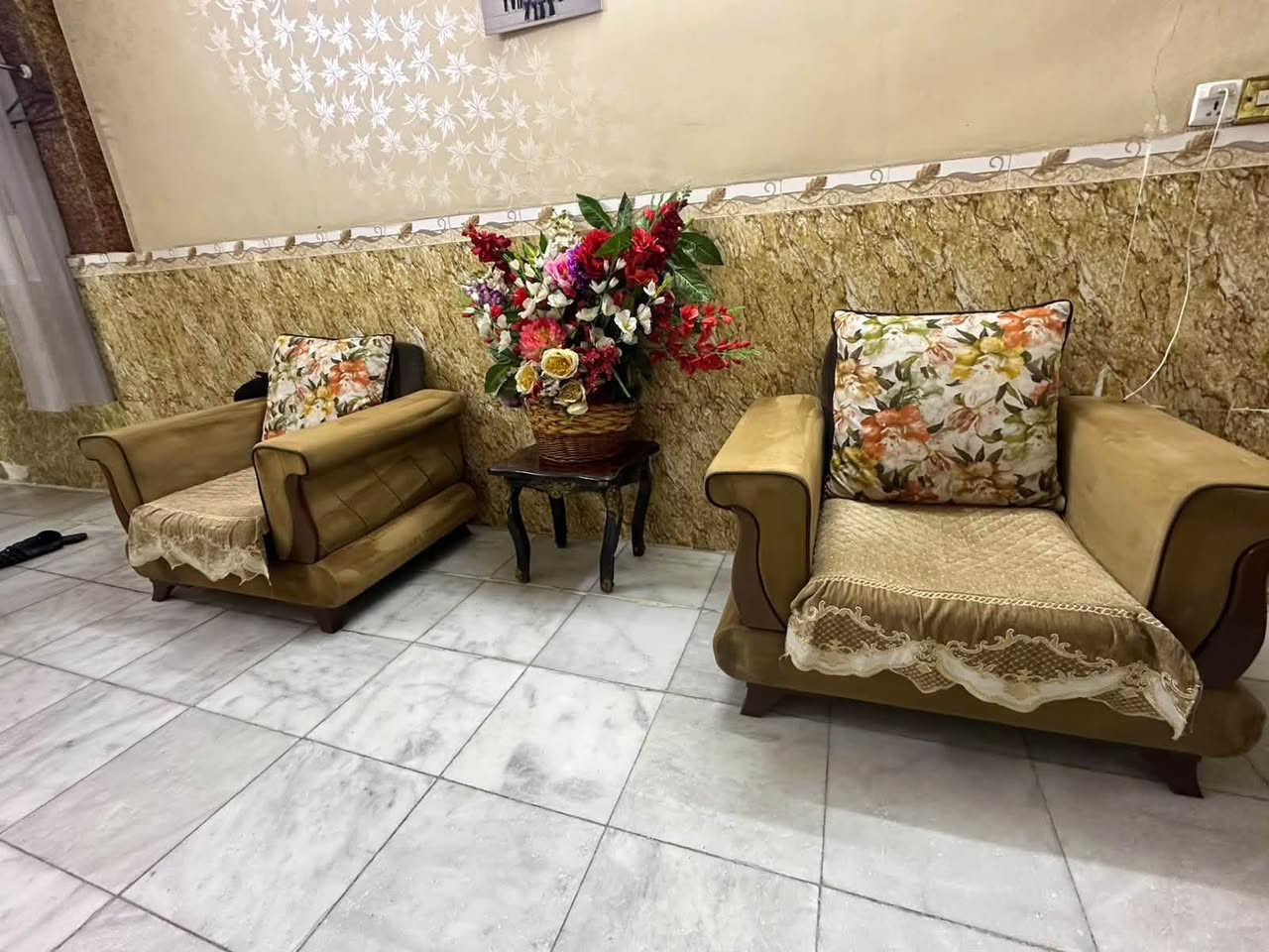 تخم مستعمل كلش نضيف 10 مقاعد 
سعره 400 الف 

التخم مسوي بلوك كلش ممتاز 
فقط المقاعد ال ٢ الفرديه ما مسويهم 
الباقيات كلهن بلوك 

عنواني بغداد مدينة الصدر 
للتواصل واتساب رساله ***********
