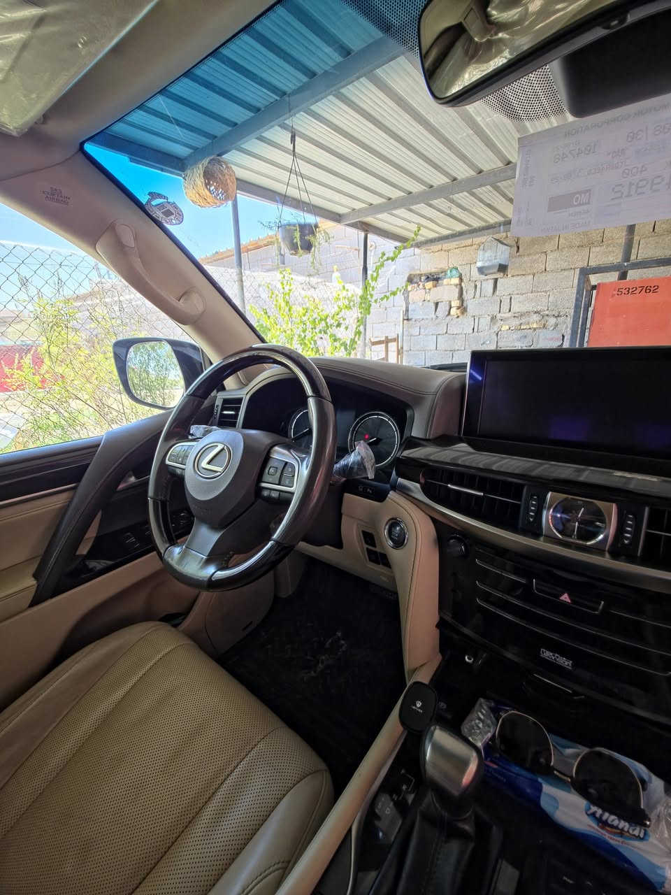 لكزس (Lexus) خليجي فول لوفول
كامله معه جهاز کار بلي 
دوسات حوض اصليات ضد لمي لسياره ماشيه قفط 90 الف لسياره كفاله عامه ماعده صبعين بارد بلمدكر الامامي الايمن ما يبين ولباقي كله كفاله شخط مابيها لسياره ما متعوبه نضيفه
لوك
الفئة: 570 LXسنة الصنع : 2017
المحرك 8 سلندر (8) ، سعة 5.7 لتر (5700 سي سي
القوة الحصانية: 383 حصان
ناقل الحركة أوتوماتيك 8 سرعات تبترونيك مع شيفترات خلف المقود)
نظام الدفع رباعي مستمر (4WD / 4x4) مع قفل دفرنشل 
رقم الهاتف ***********
***********+
السعر بي مجال قليل

