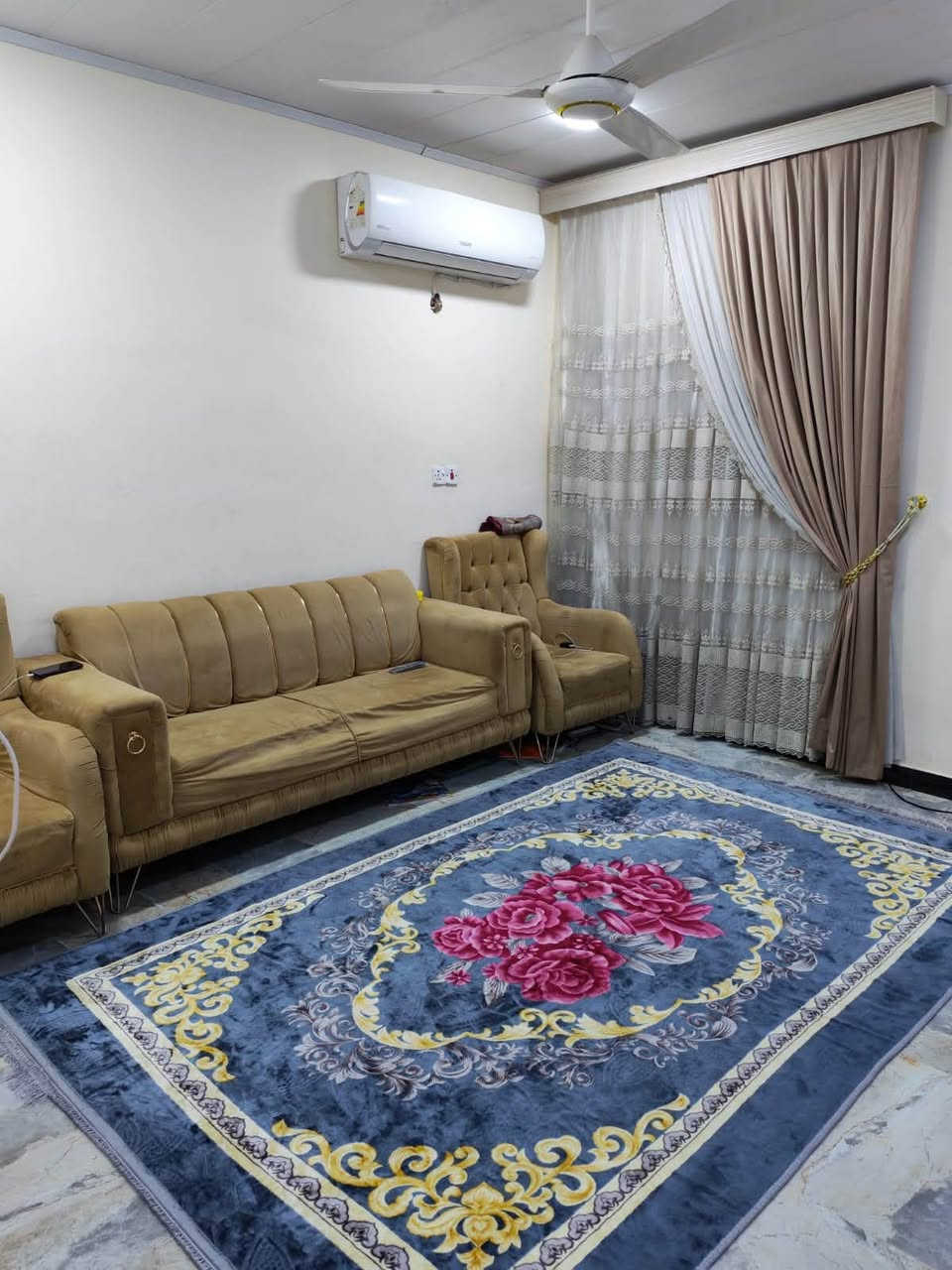 ياالله …
يتوفر لدى مكتب أميمة للعقار 

دار للبيع …. حي الإعلام…. الشباب
طابو صرف …. بناء 2023 …. درجة أولى 

مساحة 112 متر 
واجهة 5.60
نزال 20

يحتوي على : مدخلين وكراج وصالة ومطبخ حار وبارد وخدمات خارجية وداخلية ومنور و 3 غرف نوم وبيتونة
وسطحين أمامي وخلفي

للاستفسار يرجى الاتصال  ( *********** )وات ساب
أو مراجعة مكتب أميمة للعقار في حي الشباب شارع أميمة مجمع أهل البيت التجاري الشارع العام مباشرةً
