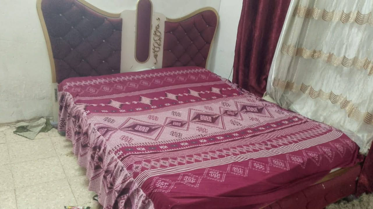 سلام عليكم غرفه نوم للبيع تركي السعر مناسب عارضها ب175وبيها مجال العنوان بغداد الشعب سبع قصور ***********
