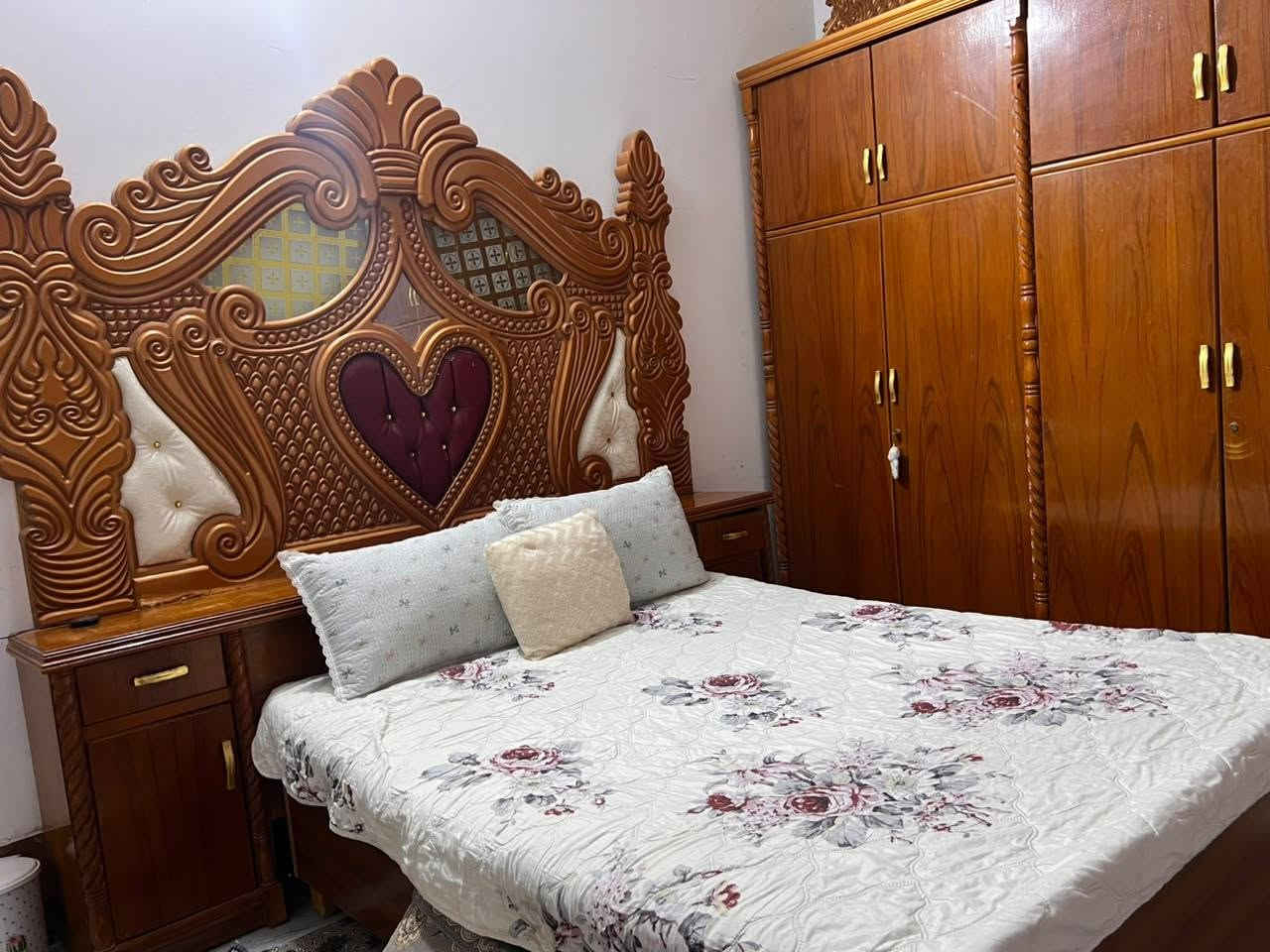 غرفه نوم للبيع خشب صاج احطاطه  جديده ***********
