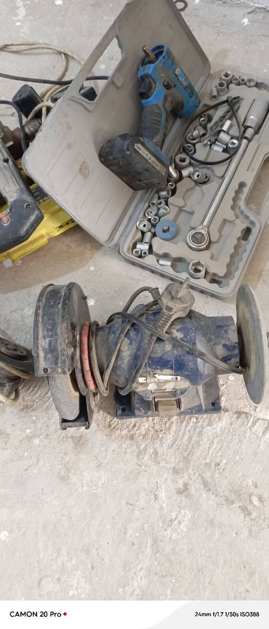 غراض للبيع ابيعهن شيله واحده  عنوان نجف شارع لمطار لقديم  ستفسار  ***********

نص مكتوب في الصور:
- CAMON 20 Pro •
- 24mm f/1.7 1/50s ISO366
- CAMON 20 Pro • 24mm f/1.7 1/50s ISO312
- CAMON 20 Pro 24mm f/1.7 1/50s ISO356