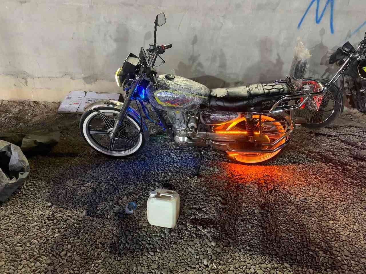 بارت 🏍      200    عيتاني 

    
 
🏍
 كهربا  كله شغال ✅ 

               ☣   هه ولير ➡سعرو 620 الف   بي حق جيه 
 
مكنه شرط كبس 
منفيس  اوراق
🎫اوراق كامل
اربيل
هڤالان                   

***********ووتس📱

وتس❤  هه ولير     اربيل
