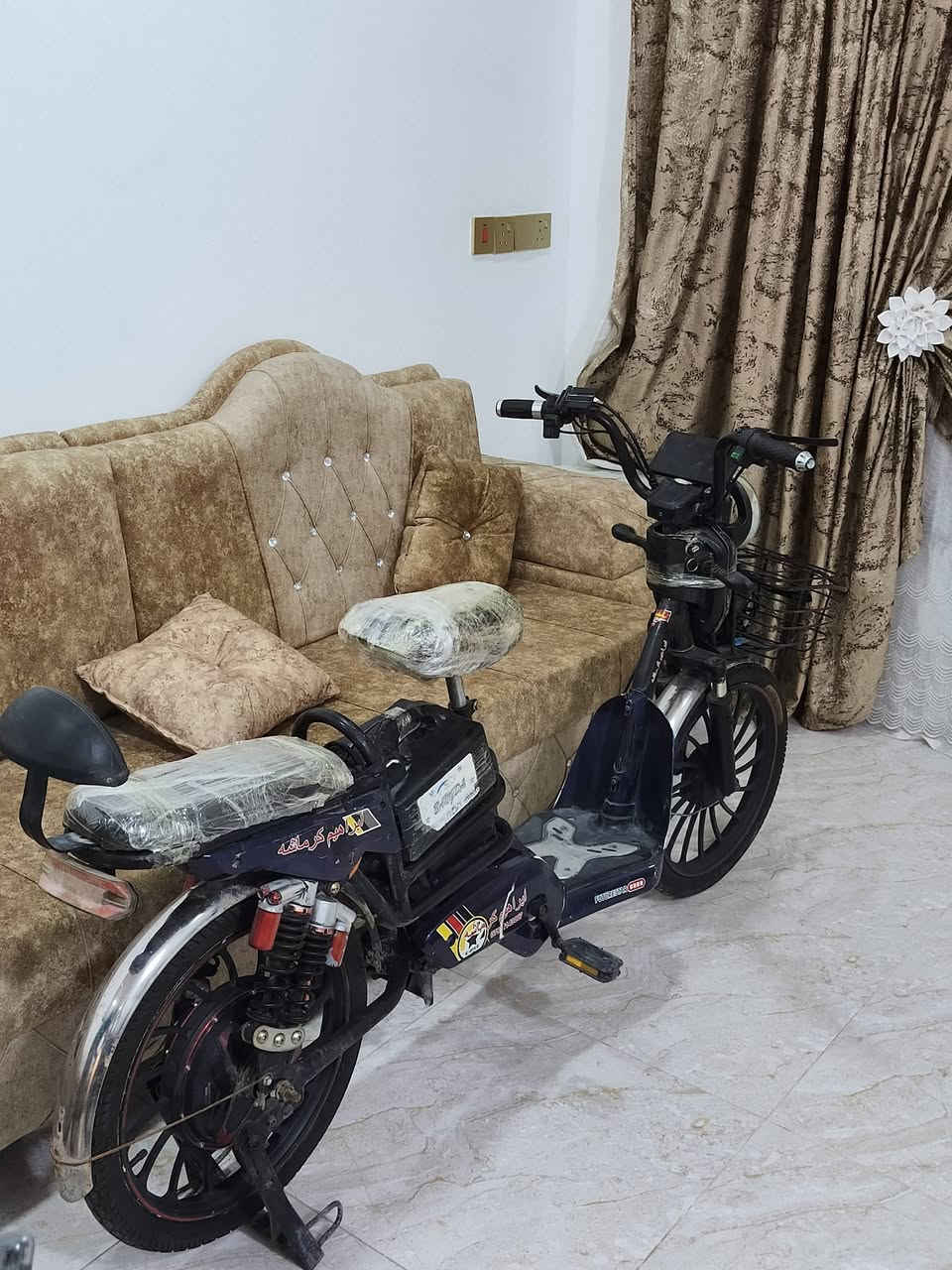 ***********

سلام عليكم بايسكل شحن للبيع موديل 2024 بطاريات نضاف كلة شغال كهربائيات شغالة هورن اشاير كلة شغال كفراتة كاملات سرعة (99) اربع نمرات السعر 180 وبي مجال المكان ديالى بعقوبة
