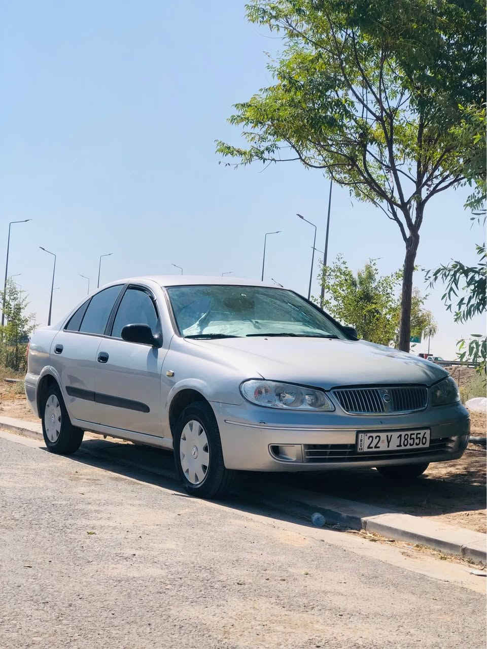 نیسان سەنی 2005 مەکینە گەورە گێر عادی مەکینە سپی 
تەکسی بوە هەر لای خۆم بوو کردمەوە خسوسی 
تەقە و رەقە و تەبرید هەموه بەشەرت جرکەی تیدا نیە 
جەمپەکی پشتی هەیە پیشی حیساب بکە هیجی نیە 
یەک پارجەی نەگۆرایە هەموی بەشەرتە 
سەقف و ناوشان و ئەو بابەتانە هەموی بەشەرتە قۆپیشی نیە 
ژینگە و سەنەوی 2029 
65 کەمیک مەجالی تیدایە 
موشتەری تیڵ بکا 
*********** 
واساب فایبەر أربيل, العراق
