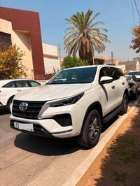 تويوتا فورتشنر 2024 للبيع ماشيه 22 الف السيارة جديدة بمعنى الكلمه مكفو...