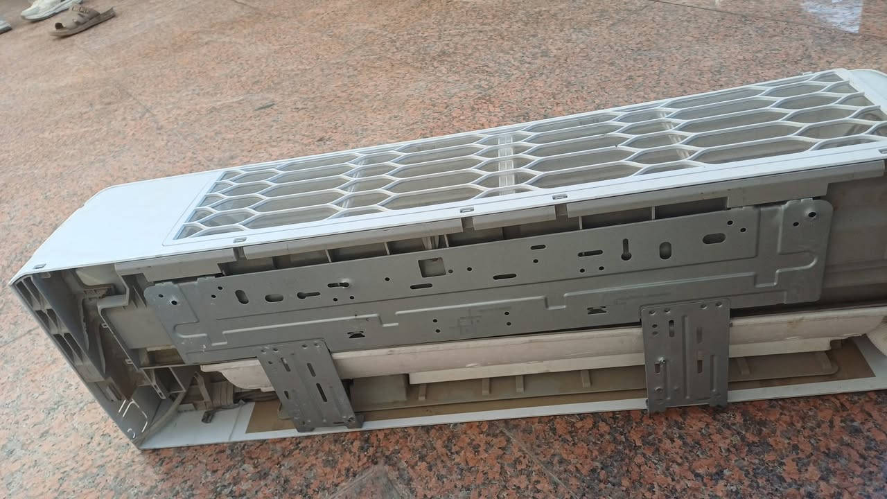 للبيع سبلت كري ابو طن ونص نضيف قطعة وحدة القطعة الداخلية فقط و بدون راديتر تواصل واتساب فقط ***********
