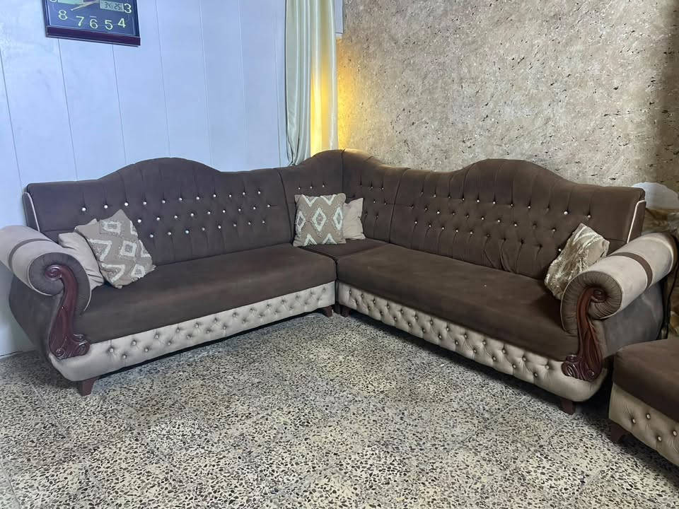 قنفات للبيع ديوان نظيف مابي اي كسر
***********
