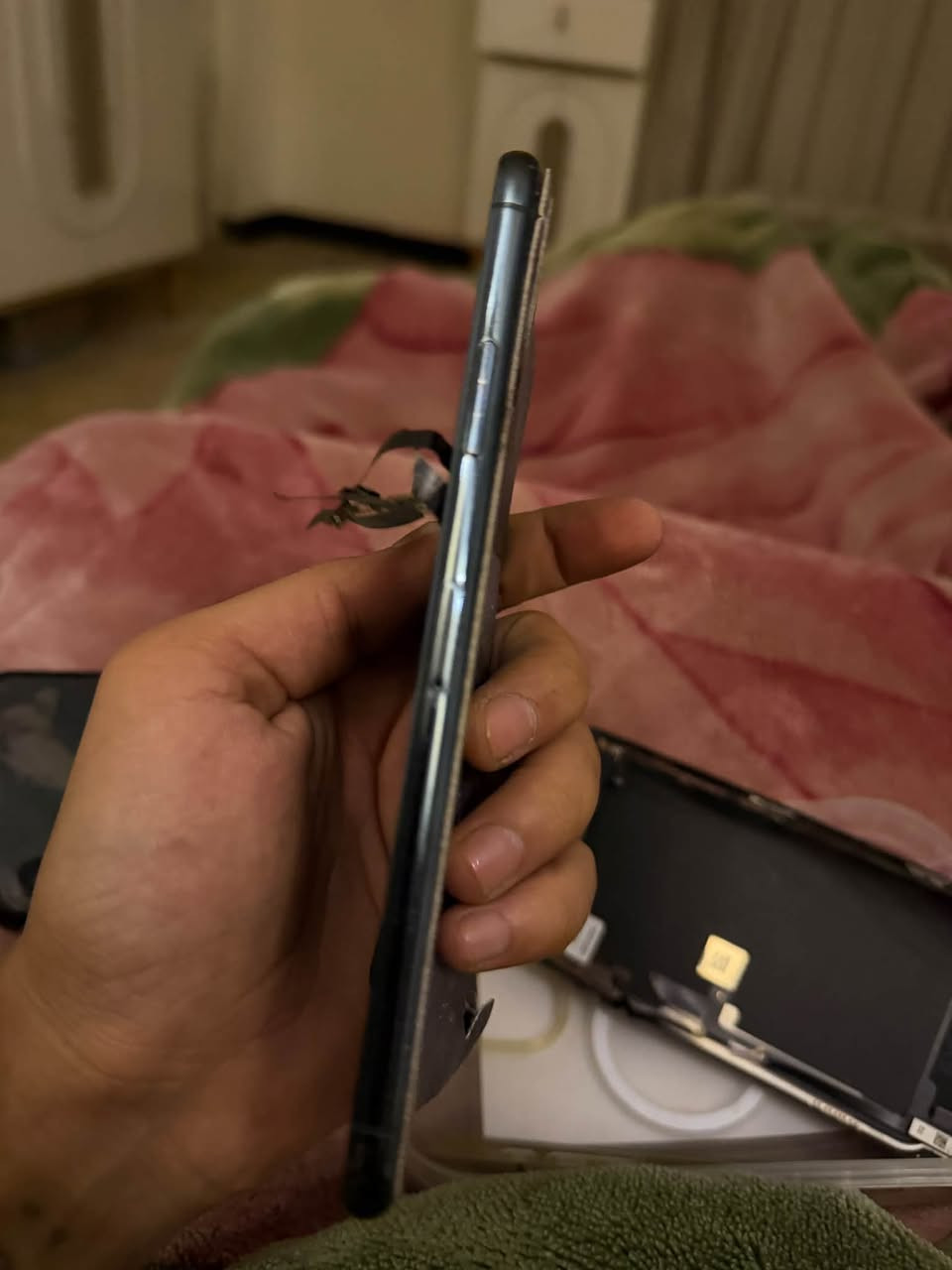 سلام عليكم ايفون ١١ برو ماكس ذاكره 256 جهاز وكع مني وصار بي هيج البورد كله شغار يحتاجله شاصي وشاشه فيس ايدي شغل بطاريه جديده شكو قطعه داخل اللفون تشتغل قيمو سعره بل يرضي الله واني ابيع
اما القطعه ثانيه ايفون هاي حالها تشتغل كلشي مابيها فقط شاشه ويرجع يشتغل كلشي مابي ذاكرته ٢٥٦ فيس ايدي جان واكف  
ابيعهن ثنينهن وانت قيموههن ماعرف اسعارهن الله يشهد عليه مكاني بغداد شارع فلسطين ما متواجد ؏ فيس هذا رقمي *********** واتساب موجود
