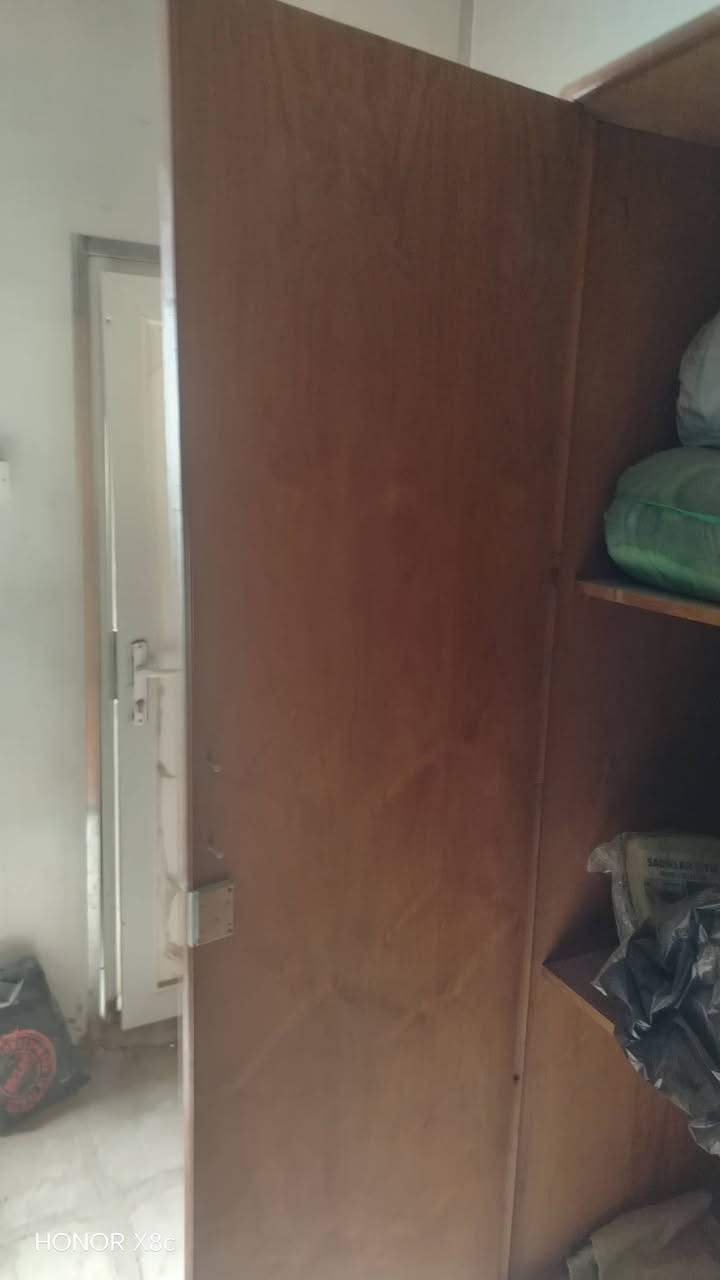 كنتور ٦ أبواب صاج من الداخل والخارج نظيف للبيع في حي الجامعة للاستفسار الاتصال على ٠٠٩٦٤٧٩٠٤٢٢٣٤٢٣ ابو محمود

نص مكتوب في الصور:
- HONOR X8c