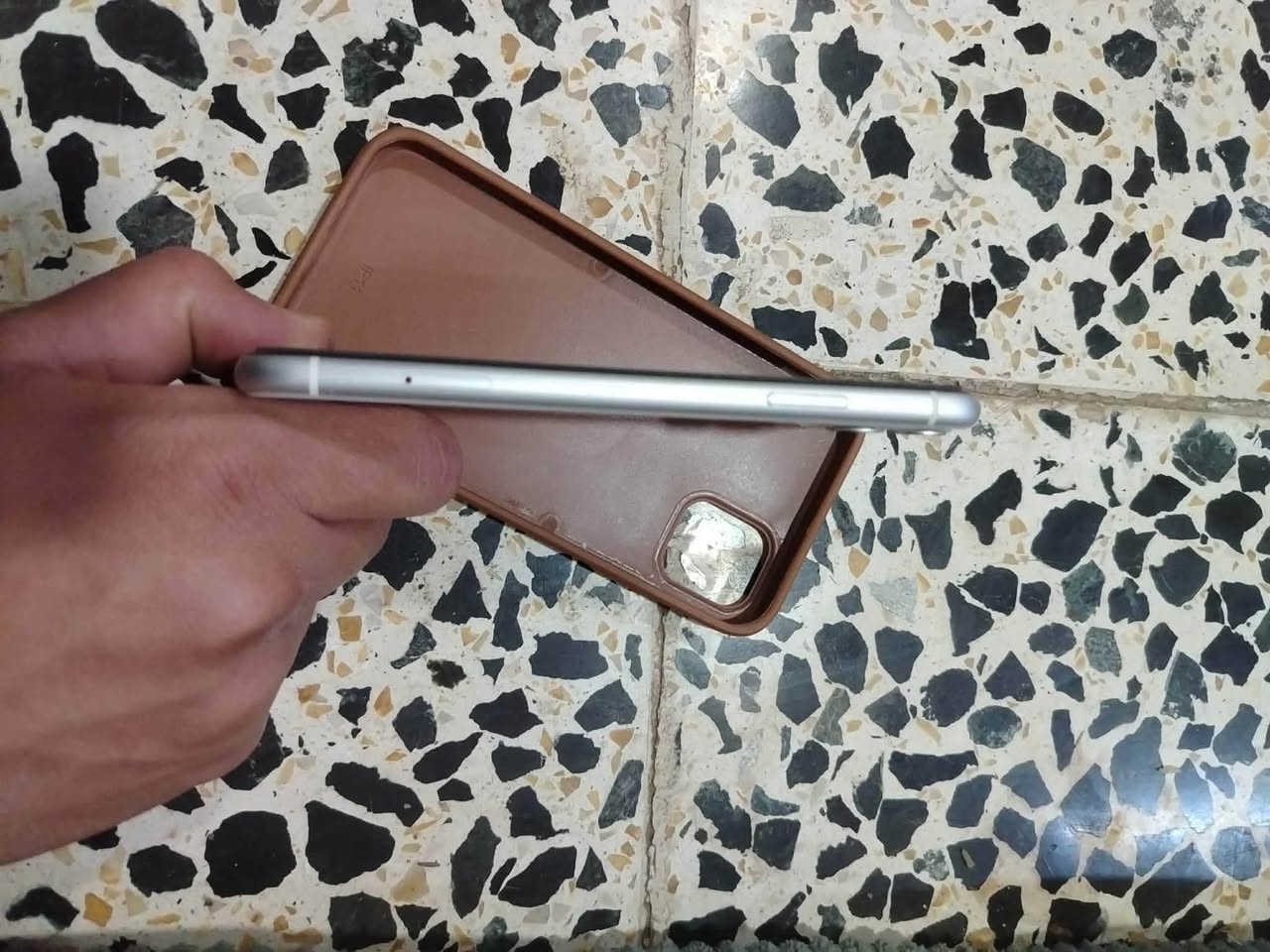 أيفون 📱 11عادي للبيع
شرط كلو بلادي 

بطاريه 80حقيقي مرفوعه 92
بي خط بل شاشه ما مئثررفيع حيل
ذاكره 128

اتصل ***********

مو شراي لا تعبني ولا تعبك
