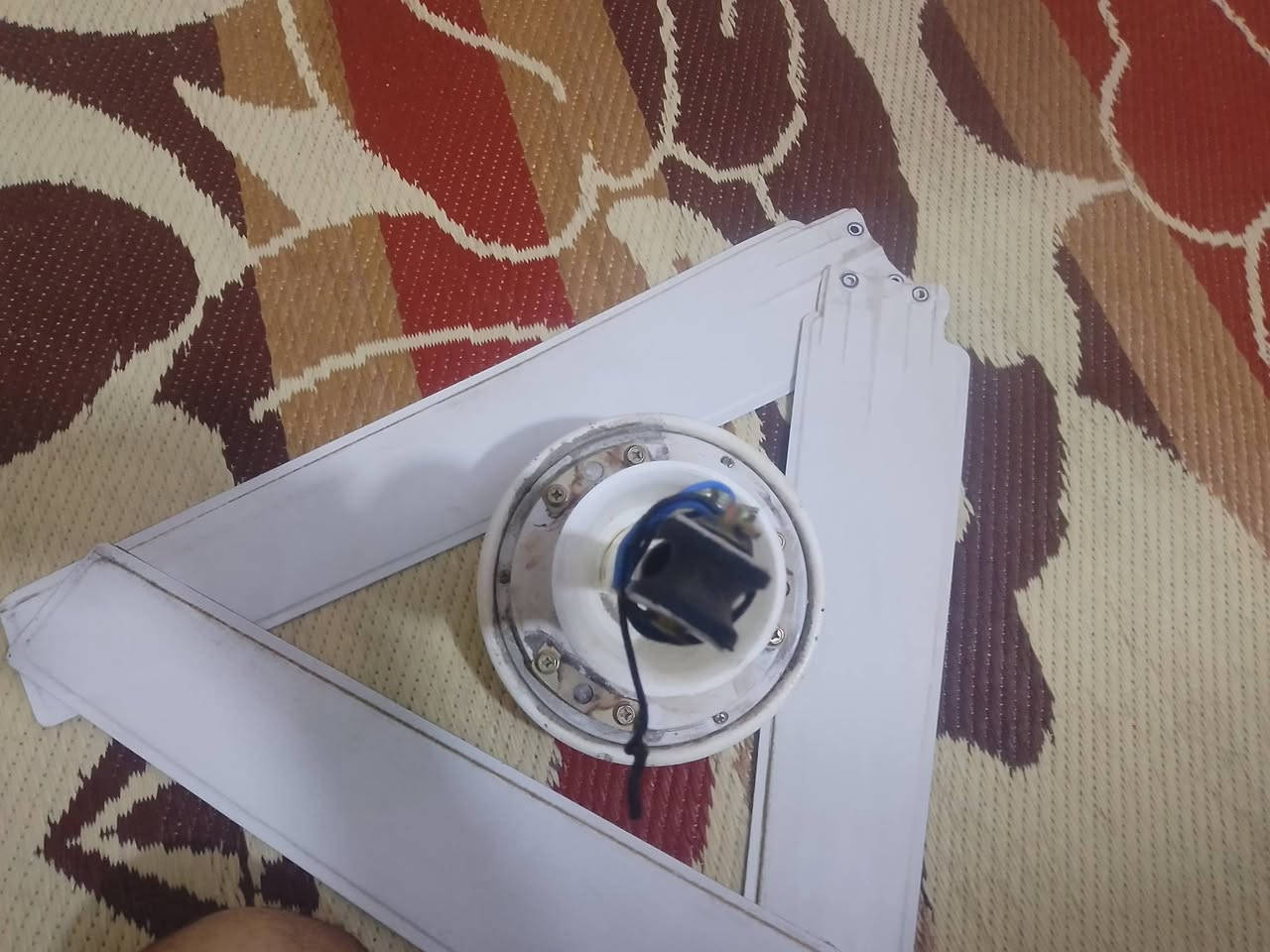 مروحه سقفيه للبيع السعر 20الف نجف حي ميسان ***********
