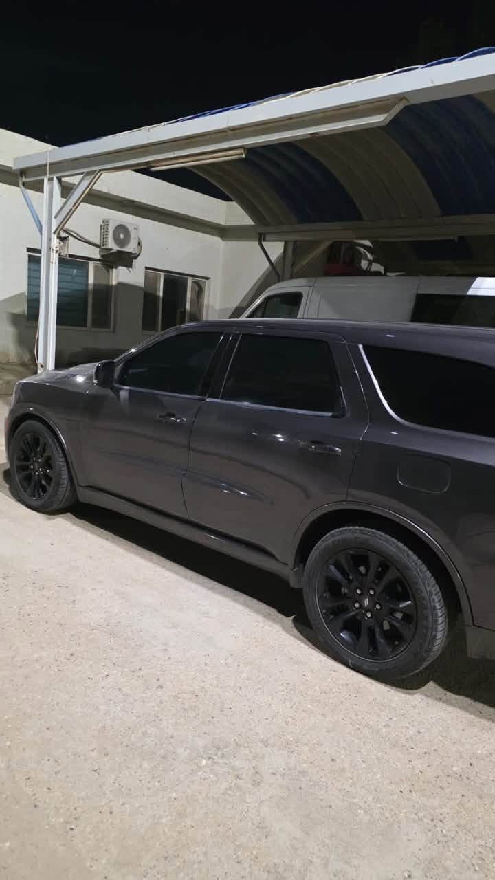 دوج دورنكو 2021
rt 5700 
بغداد سونار واضح بلمنشور
السعر ٢١٠$ 
مكان سياره سماوه 
هاتف 📱 ***********

نص مكتوب في الصور:
- القمارة سليمة الجانب الخلفي سليم تبديل البنید تبديل وبارد صبغ وتصليح