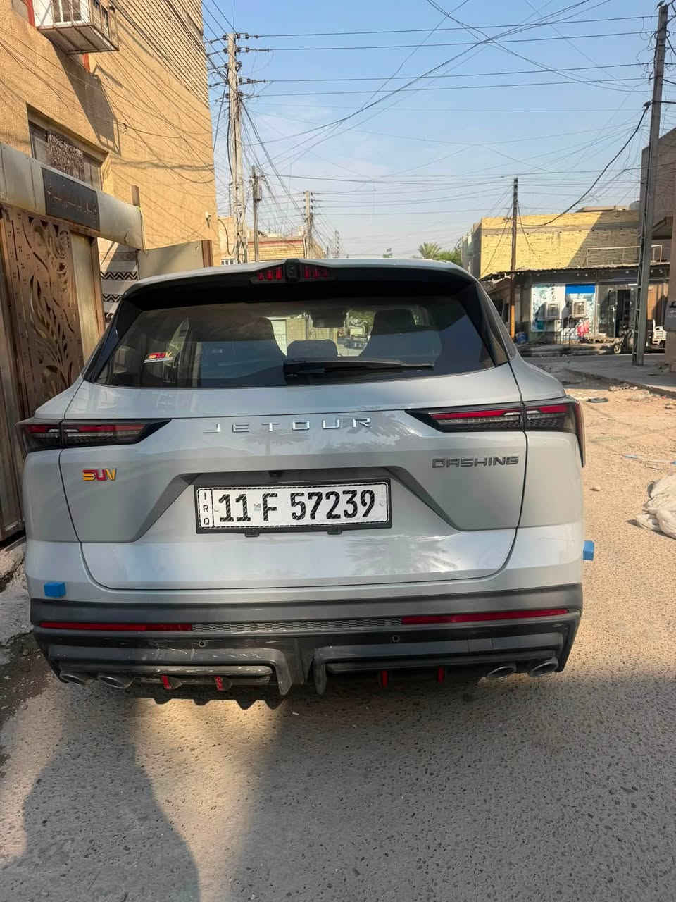 🚗 جيتور داشنك لكجري (Jetour Dashing Luxury) 2026 سمنتي (للبيع )
سيارة جيتور داشنك فئة لكجري (أعلى مواصفات)، باللون سمنت  المميز، ماشية ٢٥٠٠ ألف كيلومتر فقط. السيارة بشرط الفحص ومكفولة بالكامل من الناحية الميكانيكية والكهربائية (كير، محرك، كهربائيات)، بدون أي نقص أو عطل وجاهزة للاستخدام فوراً.
أبرز المواصفات:
 * محرك توربو قوي واقتصادي مع ناقل حركة أوتوماتيكي سلس.
 * سقف بانوراما عريض.
 * كاميرات رؤية محيطية 360 درجة مع حساسات ركن.
 * شاشة عرض مركزية عملاقة تعمل باللمس مع لوحة عدادات رقمية.
 * مقاعد جلد فاخرة بتحكم كهربائي.
 * مقابض أبواب مخفية تفتح تلقائياً وإضاءة LED بالكامل.
 * نظام دخول وتشغيل ذكي (بصمة).
 * إضاءة داخلية محيطية (Ambient Light).
 * أنظمة أمان وتوازن حديثة مع تثبيت سرعة وأنظمة قيادة متعددة.
💰 السعر: ,500,000 31 دينار عراقيي .بيها مجال للشراي
📍الموقع بغداد  تحويل ثاني يوم
📞 للتواصل والاستفسار: ***********
