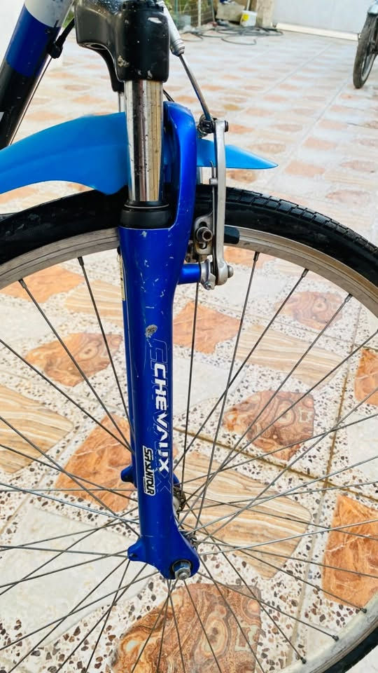 باسكل رياضي للبيع
نوع هجين (Hybrid Bike)
تبديل 3 نمرات امامي و 7 خلفي 
دبل امامي  من شركه SR Suntour 
بريكات امامي خلفي 
قاعده مقود Stem بمقياس 90mm+17‎
سعر 110 بي مجال بسيط
مكان كركوك حزيران 
للتواصل واتساب ***********
