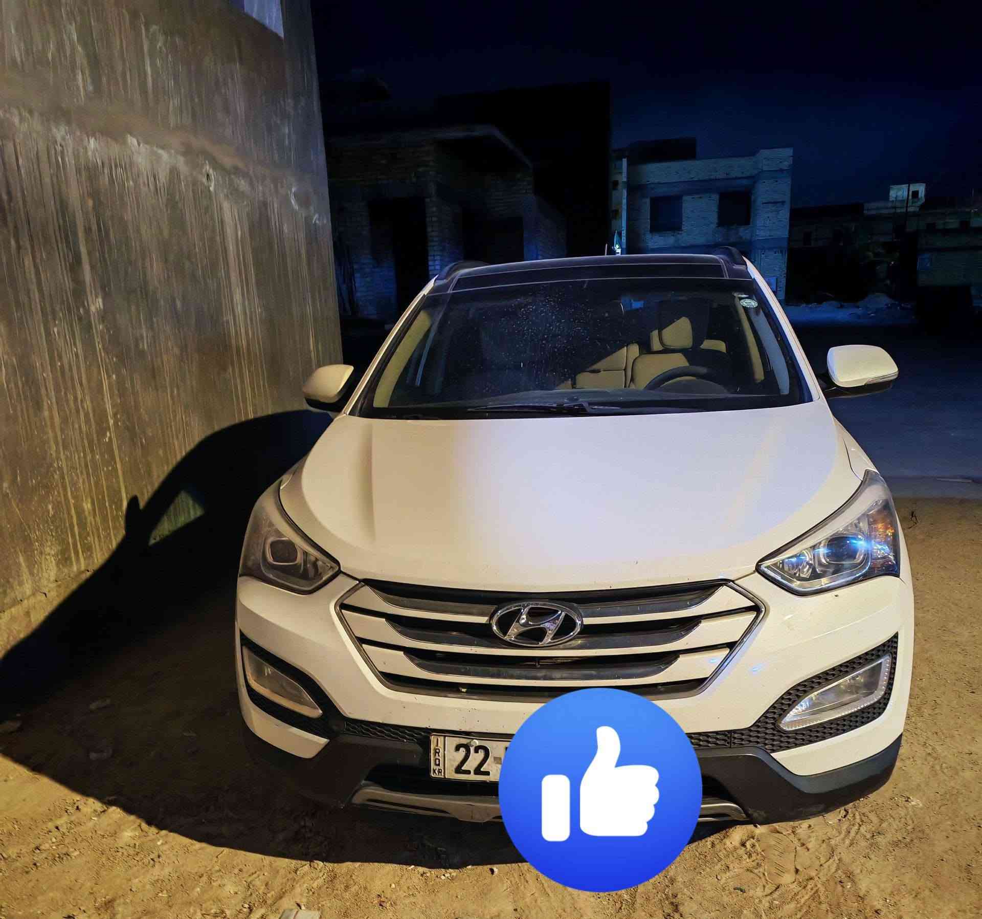 سنتافي 2016 خليجي محرك 2400 ماشية 84000 كم سقف بانوراما فور ويل عند الحاجه تبريد ثلاث قطع شاشه تحكمات ستيرن كروس سرعة ويل 19 صدر حداده جديده باتري جديد رقم أربيل سنوية لغاية 2027 السعر ١٧٥
***********

نص مكتوب في الصور:
- HONOR 400