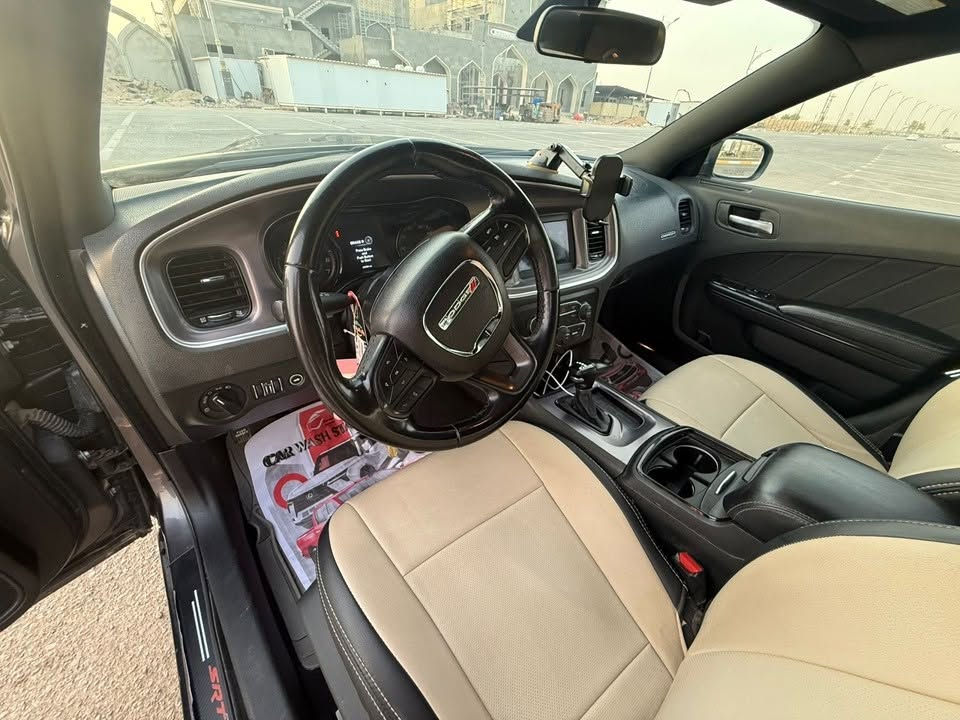 السلام عليكم جارجر ٢٠٢١ فئة SXT
٦سلندر  السيارة بأسمي رقم بغداد ***********

سيارة نظيفة حيل سعر ١٩٥
