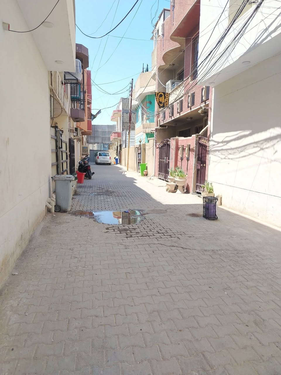 السلام عليكم ورحمة الله وبركاته

بيت للبيع زراعي سند ٢٥ بيت سعيد فرع جوهرة لبنان الجديدة

مساحة ١٧٢ متر واجهة ١٧ وربع ونزال ١٠ بناء ٢٠١٤ طابوق احمر + مرمر + سيرامك كله درجة أولى البناء

كامل ماء مجاري كهرباء داخل قيصرية عرضها ٥ متر مقرنص

الطابق الارضي يتكون من غرفتين نوم + مطبخ + استقبال + منور + صحيات + طرمة خارجية + حديقة خلفية 

الطابق الاول ثلاث غرف نوم وللعلم الطابق الاول معزول  غرفتين + مطبخ وصحيات ودرج خارجي وباب خارجي 

طابق الثاني بيتونة + سطحين

ملاحظة :- البيت ينفع وحدتين سكنية 

راح انشر صور بسيطة للبيت الي جاد بالشراء يتفضل خاص او يجي يشوفة بنفسه تحياتي للجميع 

صاحب العقار ***********
