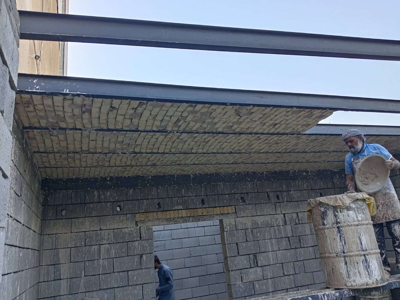 السلام عليكم خلفه عكاده فرمستون +  طابوك اخذ قطعي + كرسته وعمل وشغلي درجه اولا ونضيف ويعجبكم رقمي ***********
