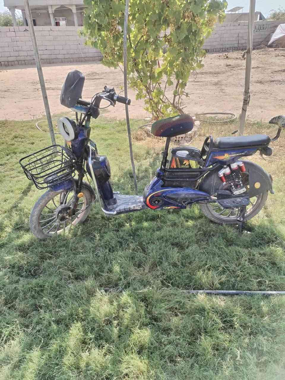 للبيع دراجه شحن حجم 20  خمس بطاريات بطاريه وحده واكفه الباقي كفاله شرط مابي نقص  السعر 275 وبي مجال مكاني الحويجه الرياض ***********
