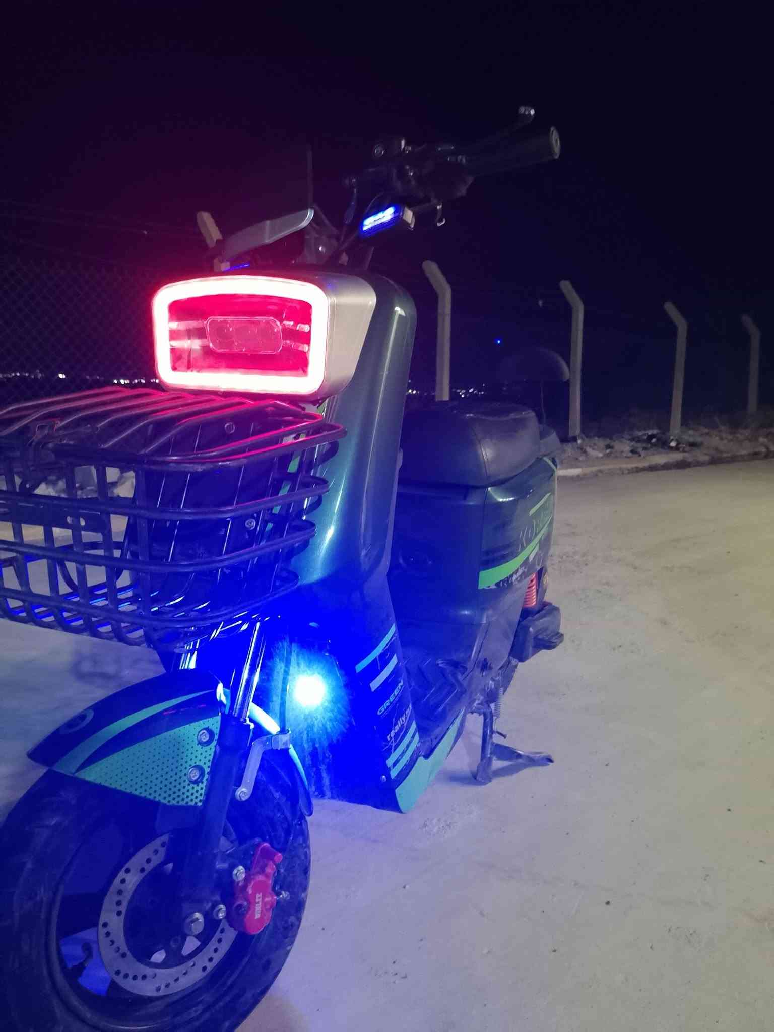 سلام عليكم 
ماطور شحن R7 للبيع 
 كلو جديد بطاريات جدد ونلي الاصلي قبل كم يوم بدلت طخم كامل دبلات جدد هم بدلتهم جديد كلشي ما بي بس 

يعوزو شاشة سعرها 10 دينار 

 بي نظام بك رجوع كلو شغال اشارة لايك خلاط هورن 
السعر 480 الف و بي مجال بسيط للطيبين 
التواصل مراسلة الصفحة او الرقم 
*********** بي واتساب 
*********** بي واتساب

