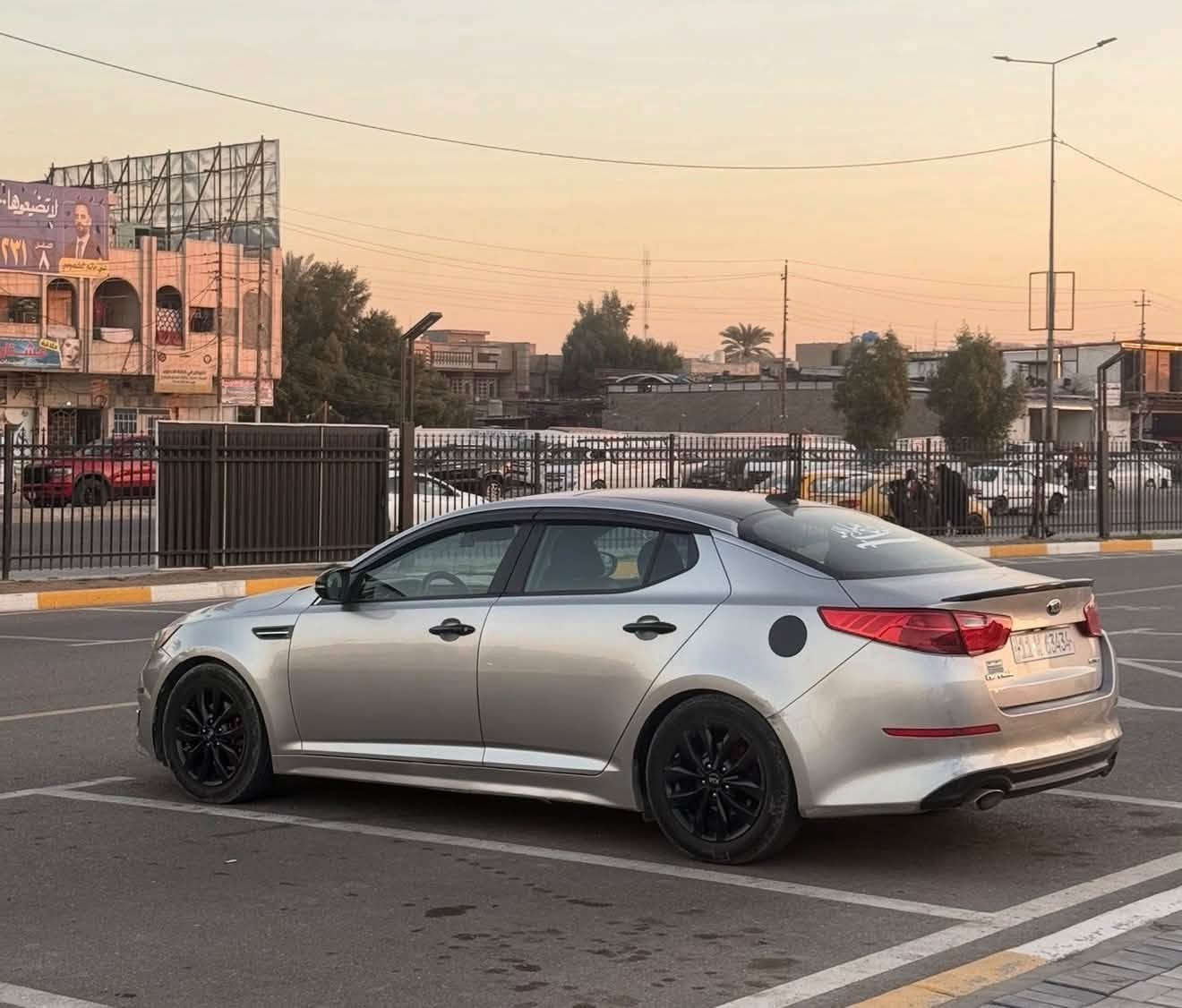 السلام عليكم 
اوبتما 2014 EX وارد امريكي 
2400cc
فول مواصفات 
بانوراما
بصمه 
كشن ميموري 
كشنات كهرباء تدفئه تبريد 
داخل جلد
مري شفط
تحكم ستيرن كامل 
شاشه ابل كار بلي +اندرويد اوتو
وبعد بيها هواي مواصفات معروفه مواصفات الEX 
ماشيه 106 ميل 
حادث امريكا موضح بالصور 
وبيها حادث خلفي موجود سونار 
السعر 108 قابل للتفاوض 
السياره بأسمي تحويل مباشر 
العنوان بغداد 
***********
