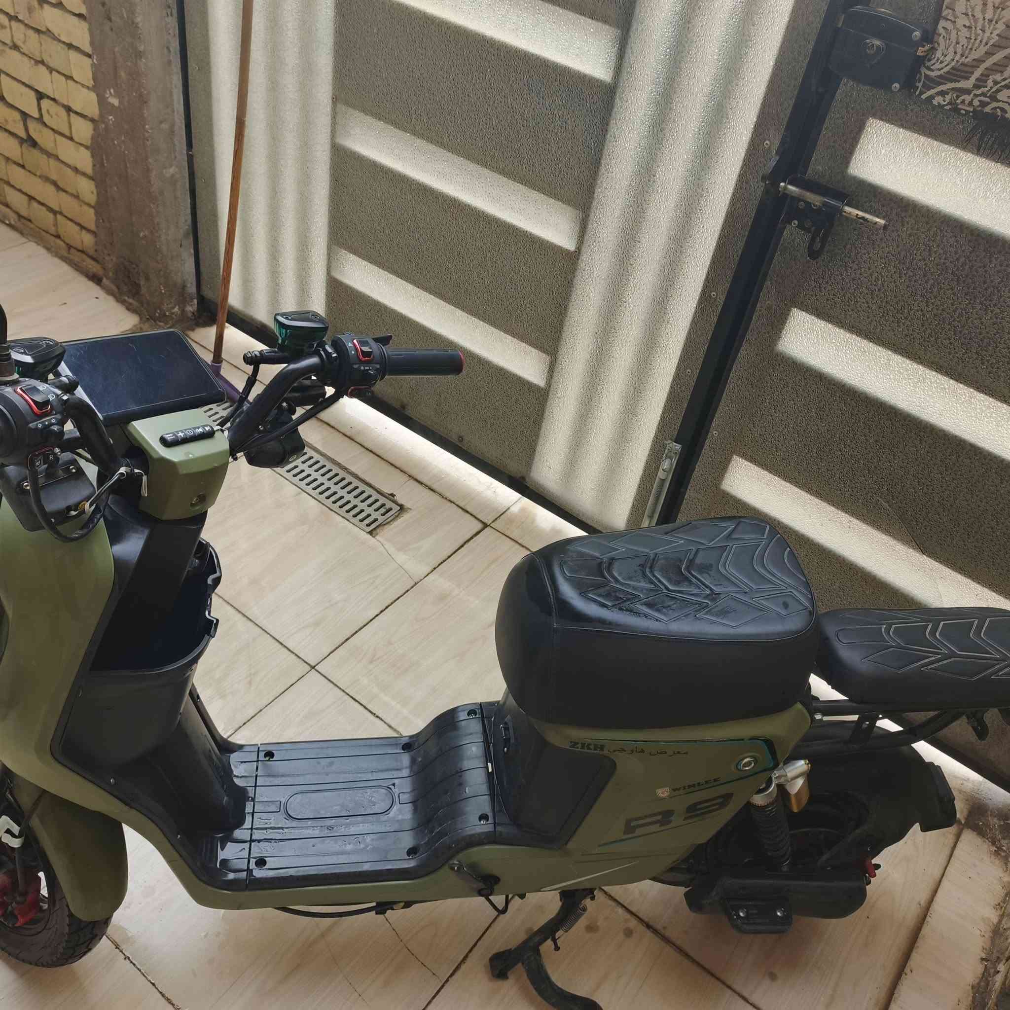 دراجه R9 موديل 2024 5 بطاريات ليثيوم دبل سرعه 55 حقيقي العنوان بغداد زعفرانيه اربع شواع السعر 300 الف للتواصل ***********

