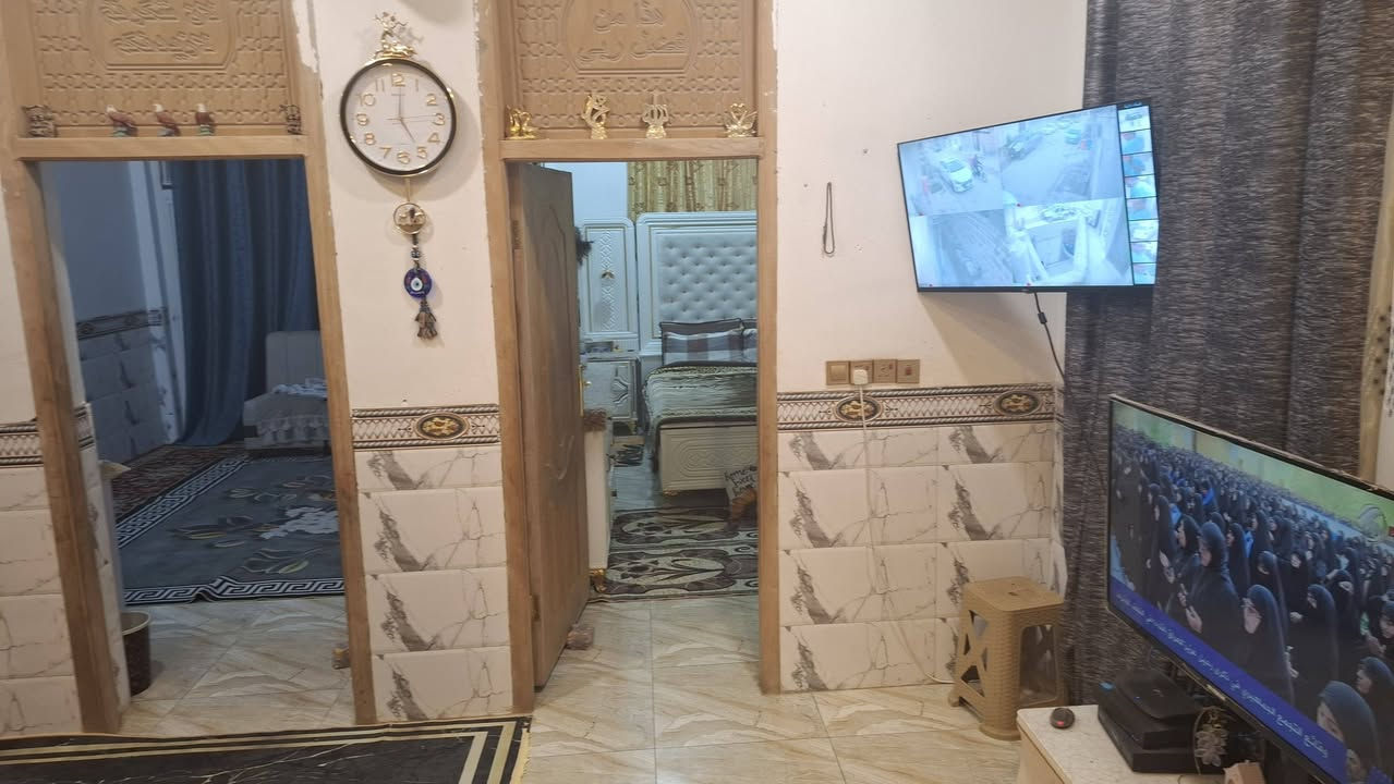 بيت للبيع مساحه ١٥٠ متر طابقين حي السيده زينب بناء جديد 
طابق الأول ٢غرف نوم وصاله ومطبخ واستقبال وصحيات ومناور اثنين 
الطابق الثاني ٤غرف نوم وصاله وبيتونه وسطحين بناء درجه اولى مطلوب مبادره ٧٥ مليون كل شهر ٣٧٠  البيت قرب اسواق عون عالحولي يرهم مراوس او بيع 
***********
