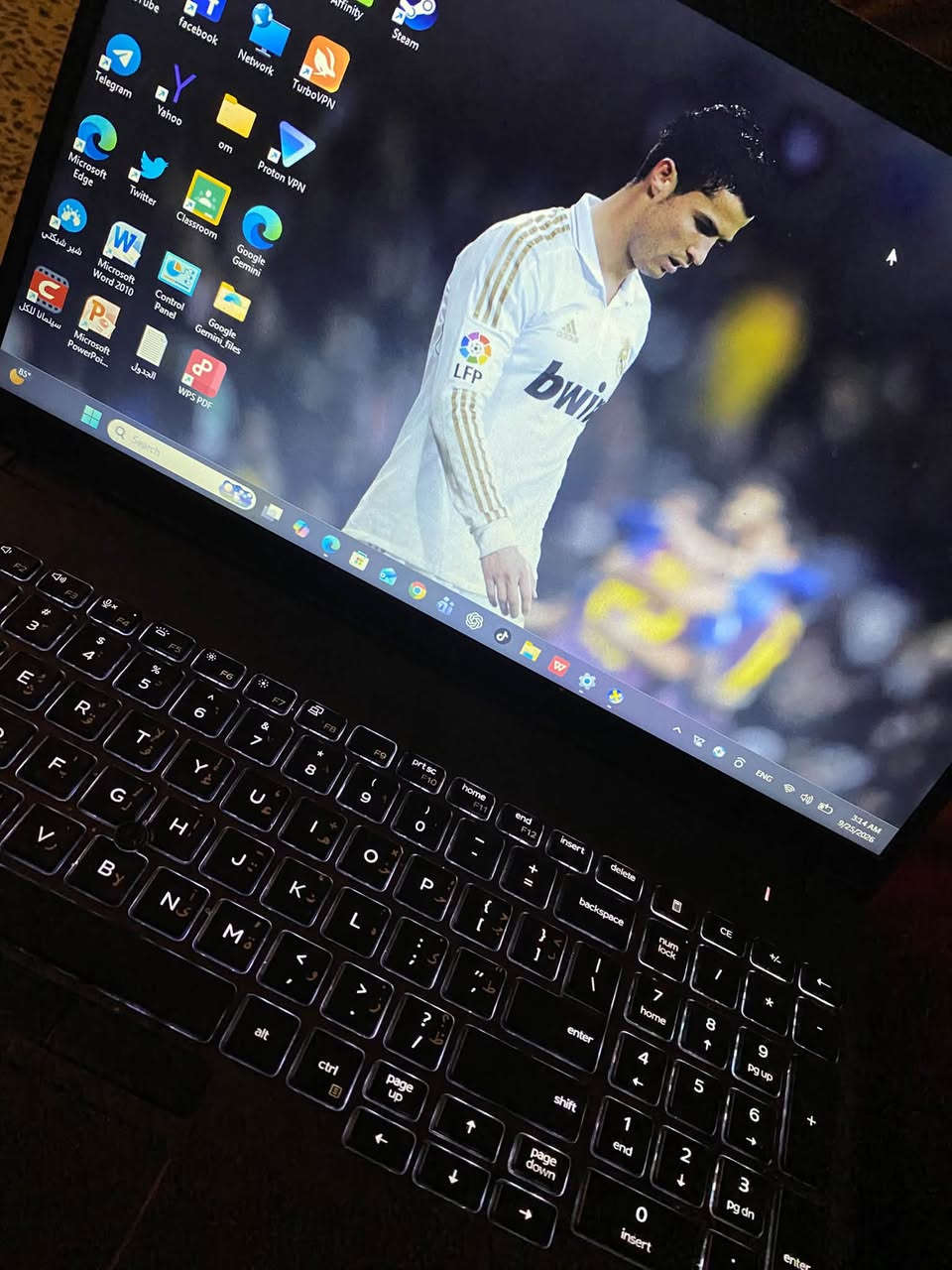 لسلام عليكم لابتوب dell للبيع  مستعمل
الشاشة حجمها 15
المعالج corei5 الجيل ال8✅
الرام 8GB
كارت الشاشة intelUHD
نظام التشغيل windows 11
كلش زين للدراسة ولعمل المكتبي 
السعر ٢٠٠ واذا شراي بي مجال لسعر وتدللون
التواصل : ***********واتساب✅

نص مكتوب في الصور:
- Opera Browser 360 Total Security Affinity TurboVPN Proton VPN Classroom Google Gemini Control Panel Google Gemini_files الجدول WPS PDF Search DirectX Diagnostic Tool System Display Sound Input Device Name: Intel(R) UHD Graphics 620 Manufacturer: Intel Corporation Chip Type: Intel(R) UHD Graphics Family DAC Type: Internal Device Type: Full Display Device Approx. Total Memory: 4131 MB Display Memory (VRAM): 128 MB Shared Memory: 4003 MB DirectX Features DirectDraw Acceleration: Enabled Direct3D Acceleration: Enabled AGP Texture Acceleration: Enabled DirectX 12 Ultimate: Disabled Notes No problems found. Help Next Page Save All Information... Exit Drivers Main Driver: igdumdim64.dll, igd10iumd64.dll, igd10iub Version: 31.0.101.2135 Date: 3/5/2025 17:00:00 WHQL Logo'd: Yes Direct3D DDI: 12 Feature Levels: 12_1, 12_0, 11_1, 11_0, 10_1, 10_0, 9_ Driver Model: WDDM 3.1