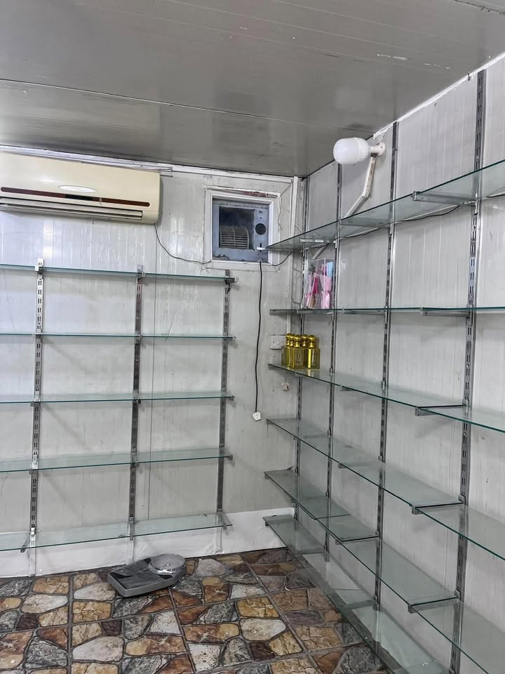 رفوف للبيع للاستفسار الاتصال بالرقم***********
