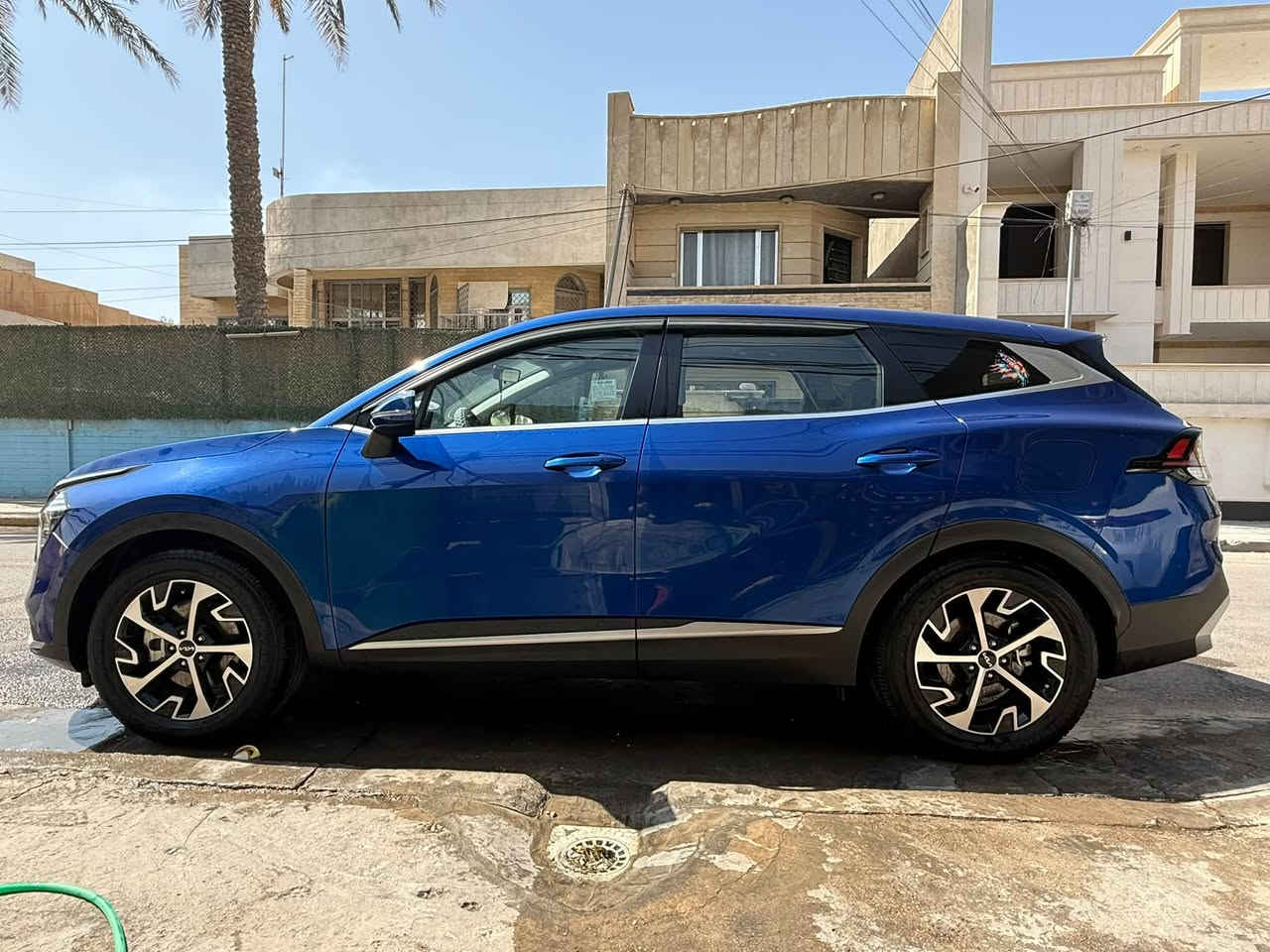 السلام عليكم للبيع كيا سبورتج موديل 2024 فول مواصفات  فقط نقص بانوراما Ex برستيج ❣️داخل اسود #ماشية 50 الف 
رقم أربيل الجديد بأسمي 

  ✅مواصفات السيارة 

🔹كامرات محيطية 360 
🔹رادارات جانبية 
🔹رادار امامي +  خلفي 
🔹بصمة : تشغيل - ابواب - صندوك
🔹صندوك كهرباء ذكي 
🔹شاشة كبيرة  تدعم كاربلاي واندرويد اوتو وفول تحكمات 
🔹كيجات الكترونية متغيرة حسب الوضعيات
🔹انظمة القيادة : سبورت - سمارت - نورمال
🔹كشنات جلد  أسود+ كشنات تدفئة 
🔹كراسي كهرباء فول تحكم مع كشن امامي متحرك عند النزول اوتماتيك
🔹اضواء ترحيب عند الاقتراب مع ترحيب داخلي عند الصعود 🔹او المغادرة
🔹شحن وايرليس
🔹منافذ تايب سي مع 2 في الكشنات ومنفذ يو اس بي 
🔹ومنفذ جداحة
🔹هاند بريك بصمة
🔹اوتو هولد
🔹نظام سياقه ذاتيه وتوقف ذاتي
🔹كامرة دوارة 
🔹تحديد مسار ذكي
🔹خزن ميموري لوضعيه الكشن
🔹نقطة عمياء
🔹كروز سرعة
🔹شاشه تبريد لمس
🔹سستم صوت هارمن كاردن
🔹اناره داخليه LED لمس
🔹خزن كشن سائق ميموري وضعيتان
🔹ويل كب حجم ١٩وحساس اطارات
🔹اشاير بالمري
🔹تشغيل عن بعد
🔹شاشة لمس متغيرة لتحكم الميديا او لتبريد
🔹فول تحكمات ستيرن
🔹حساسات خلفية + حساسات امامية
🔹لد نهاري 
🔹لايتات زنون عالي ناصي 
🔹مانع انزلاق

حادث السيارة  : جاملغ عكس السايق فقط بدون دواخل ولا أيرباك كله سليمه 
مكانها بغداد 
السعر  
200💸 وبيها مجال للشراي
 مع منضومه غاز 
رقم الموبيل ***********
