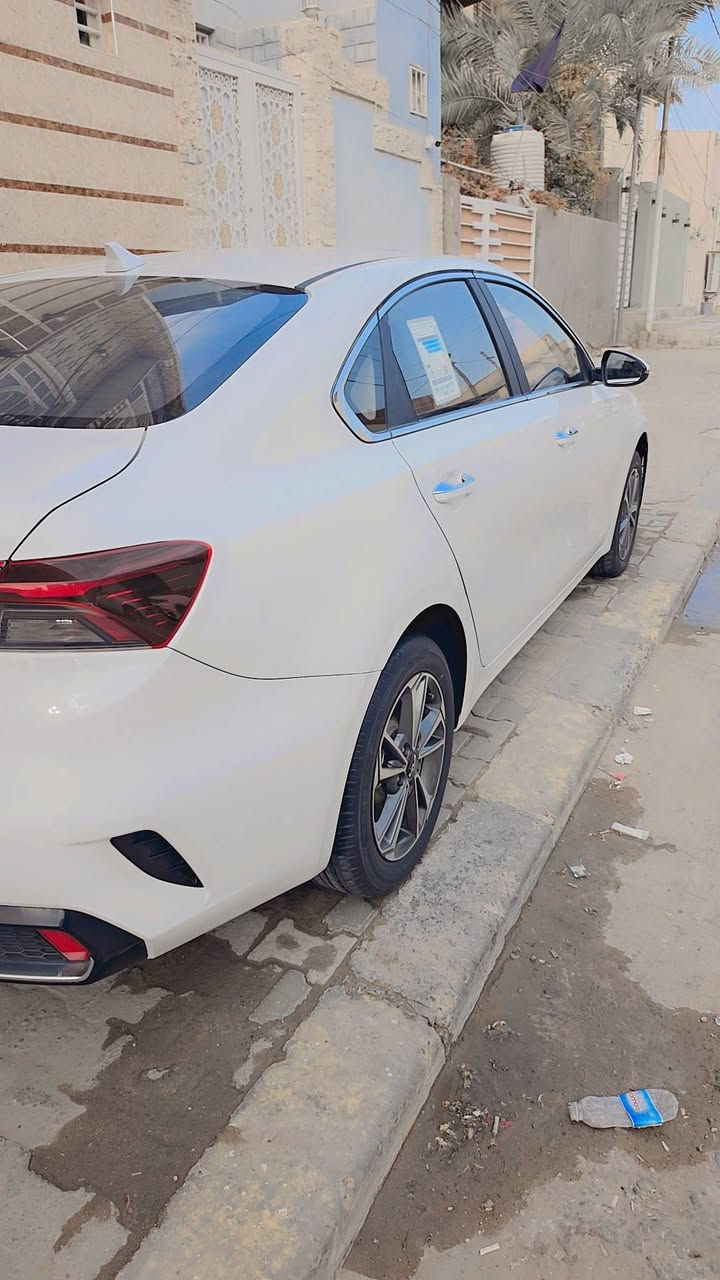 كي ثري 2022 كفاله عامه من صبغ وبارد وتبديل بيها دحجه بسيطه بالجاملغ الخلفي موضحه بالصور داخل بيجي تبريد قطعتين السنويه باسم شركة الواحه تريد وكاله تحويل بشرط السياره حيل جديده استخدام شخصي مكان السياره النجف الاشرف شارع الزهور السعر ١٢٩ ورقه مجال قليل 
*********** ابو حسين
