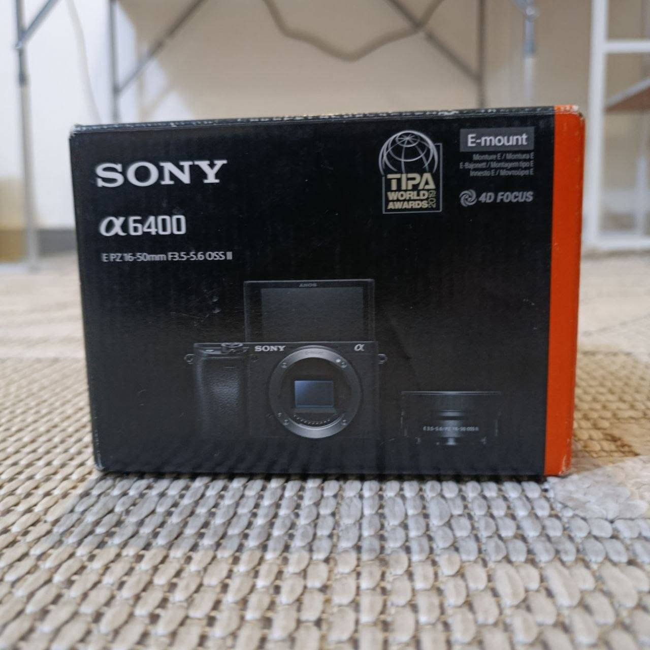 السلام عليكم 
كامرة sony a6400 مع عدستها ال kit أستخدام قليل جداً عدد الشاتر(الغالق) 274 صوره فقط كل غراضها موجوده مع وصل الشراء نظافتها 100% مثل ما موضح بالصور سعرها مليون "وبيها مجال للشراي صدك " مكاني بابل الحلة وأكدر أوفر توصيل 
للتواصل واتساب ***********
تلكرام eliaammar4@
